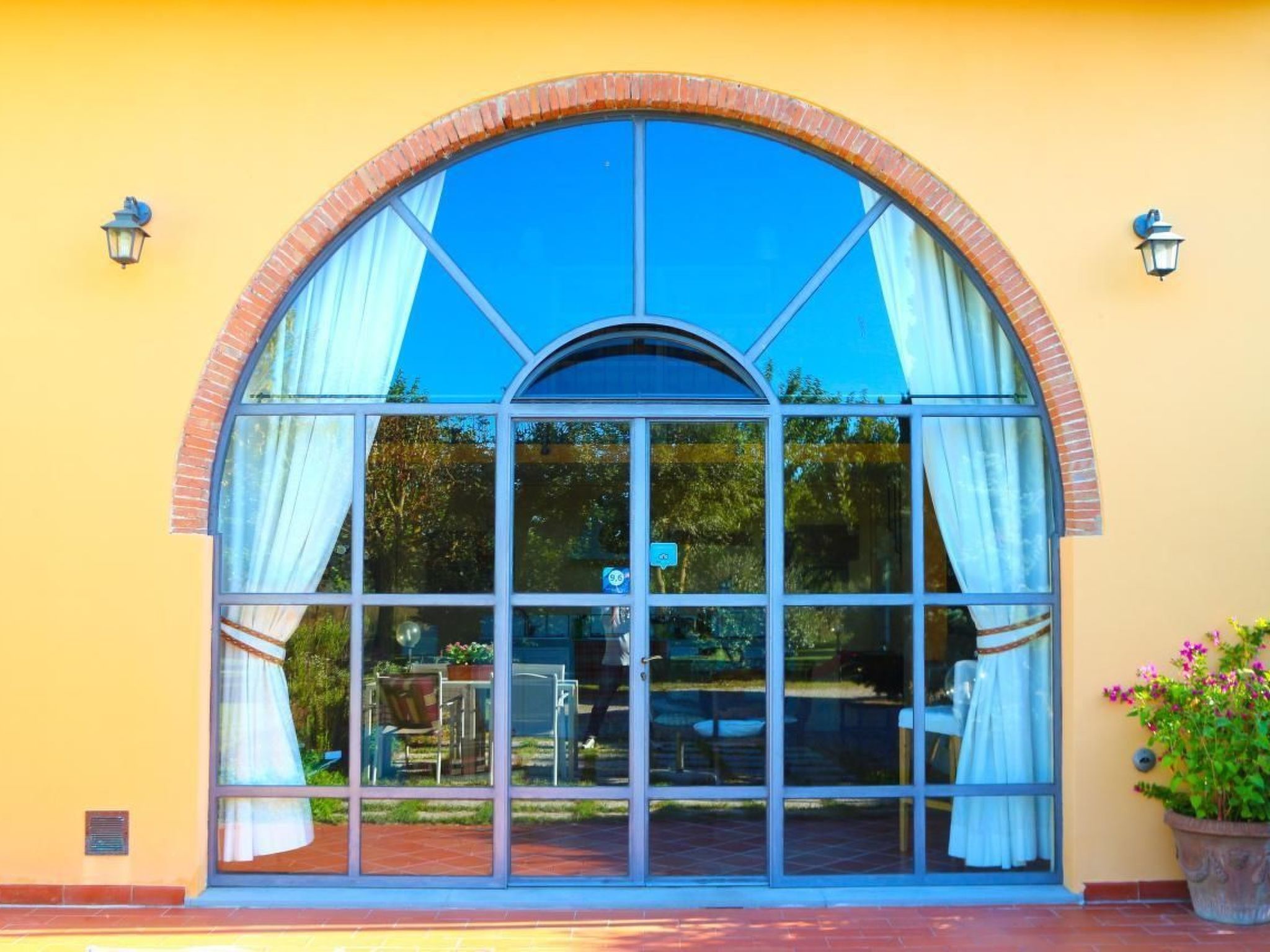 Wohnung in Cascina mit Privatparkplatz