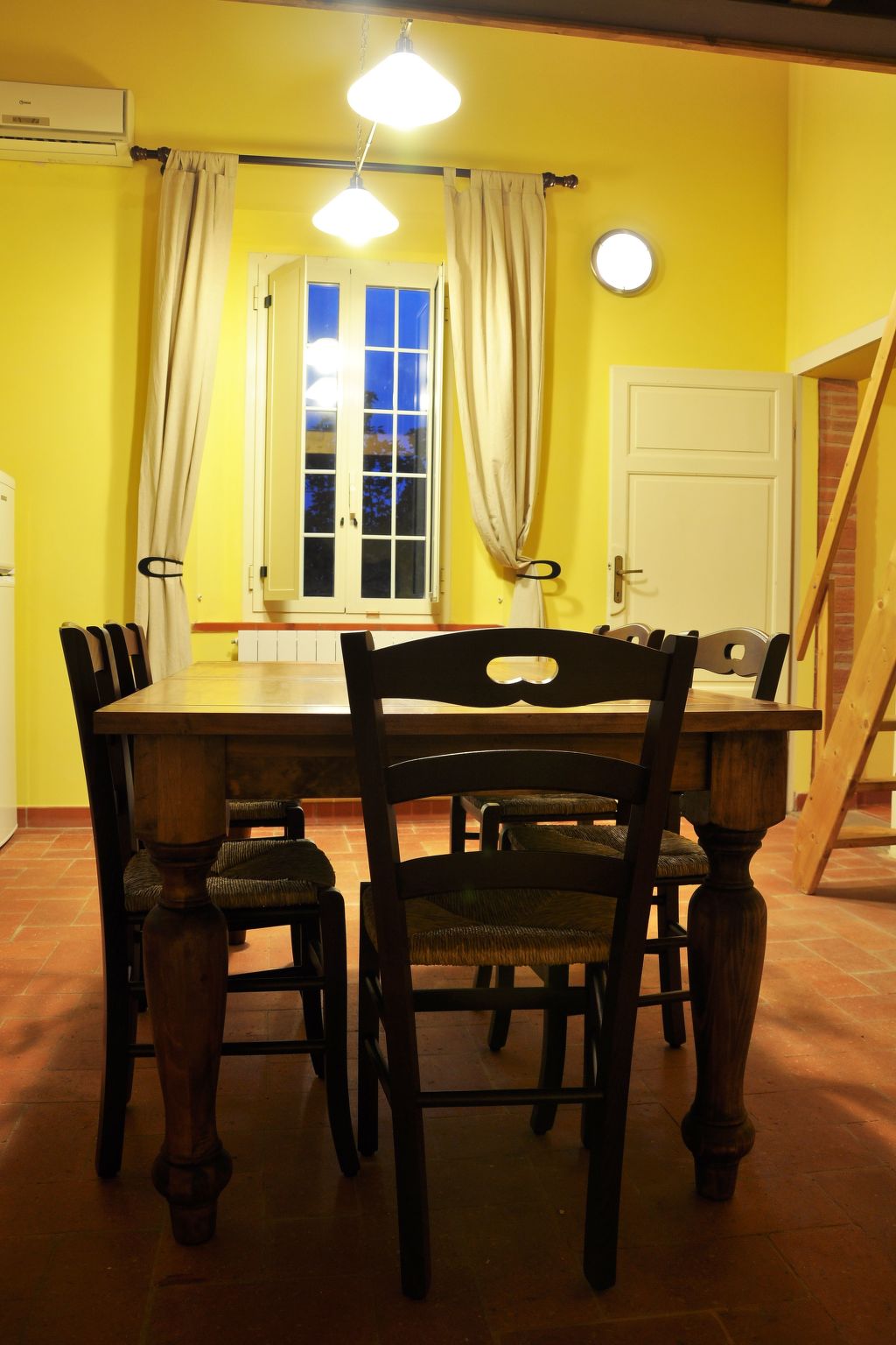 "Casa Olmo" Schwimmbad und Jacuzzi, privater Garten-Binnen