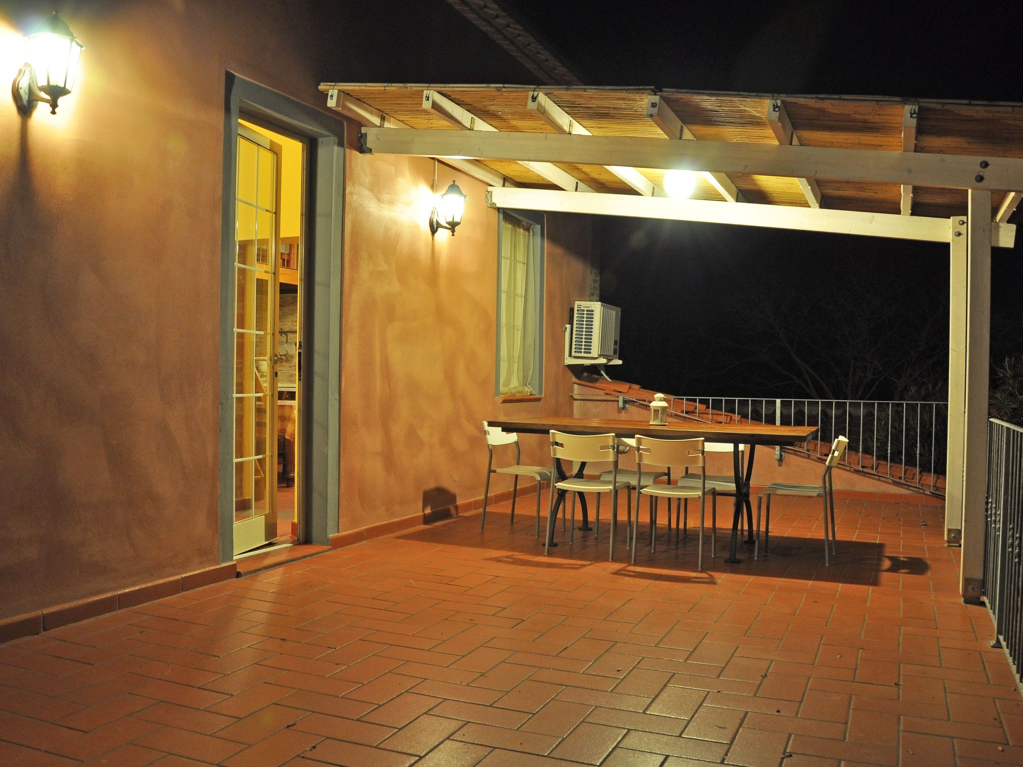 "Casa Olmo" Schwimmbad und Jacuzzi, privater Garten-Binnen