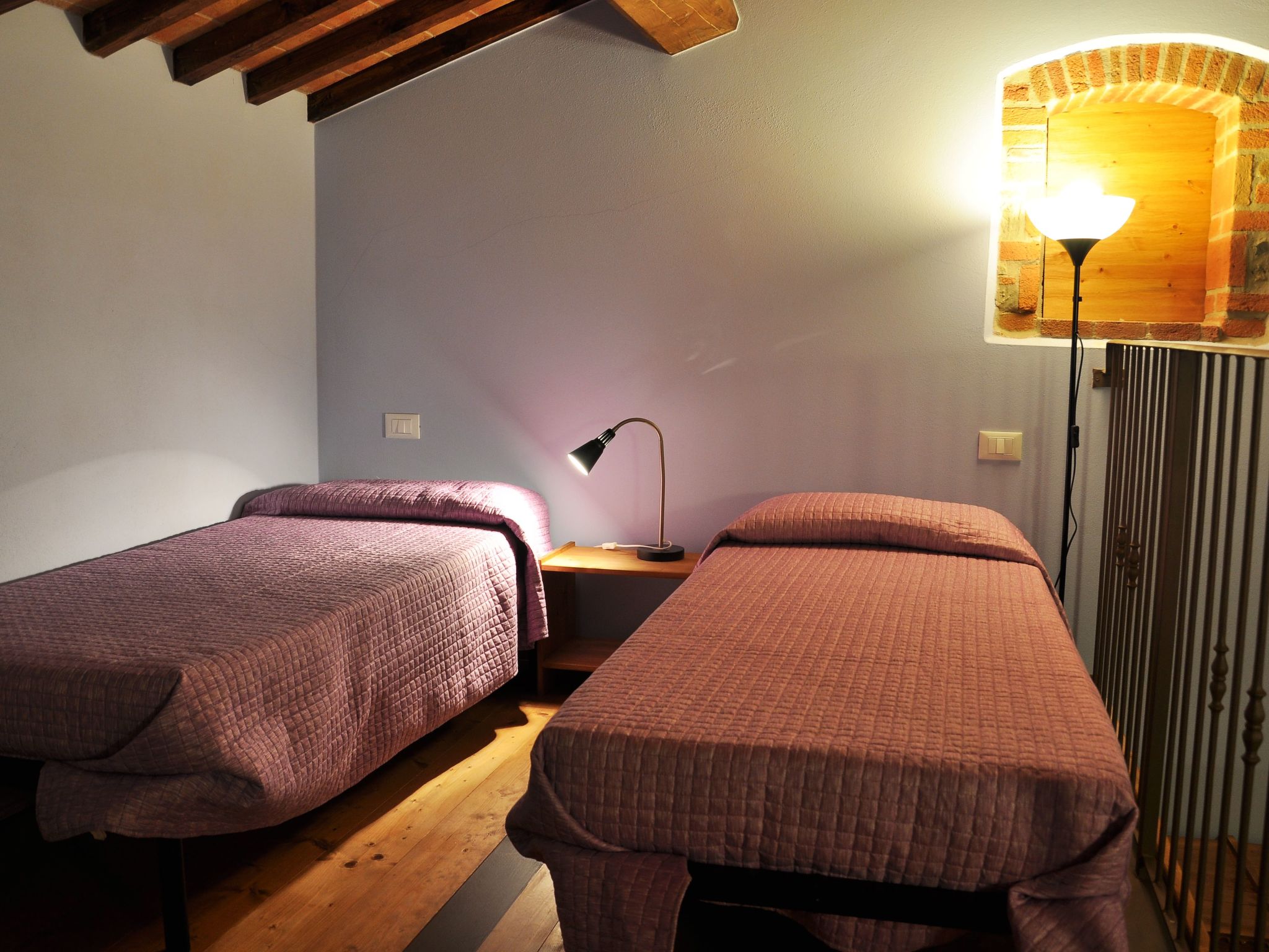 "Casa Olmo" Schwimmbad und Jacuzzi, privater Garten-Binnen