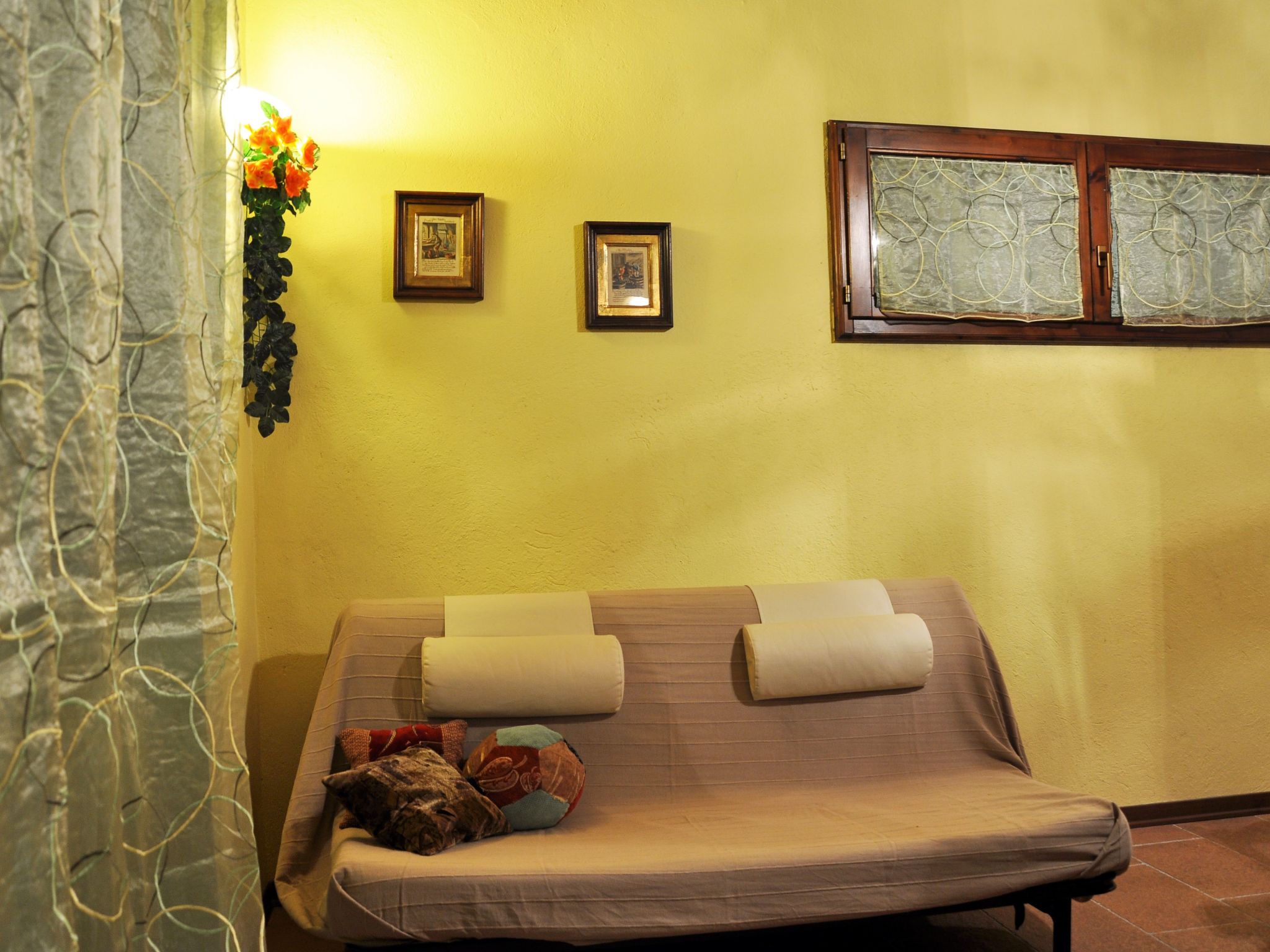 Pfirsichhaus mit Schwimmbad, Jacuzzi und privatem Garten-Drinnen