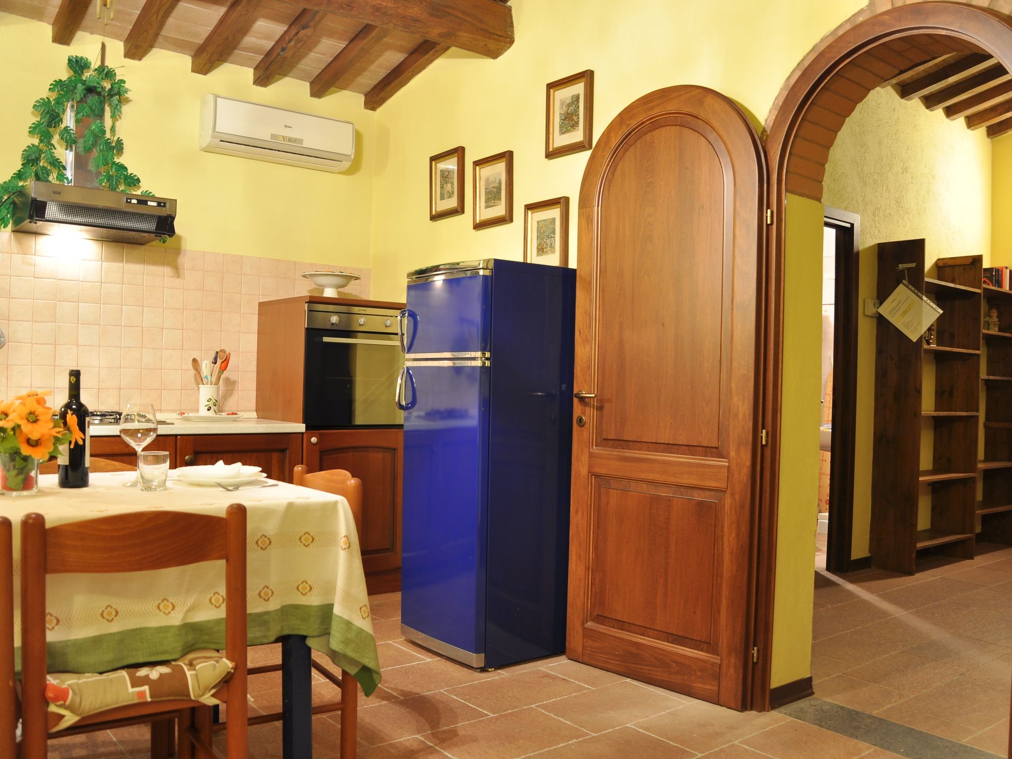 Pfirsichhaus mit Schwimmbad, Jacuzzi und privatem Garten-Drinnen