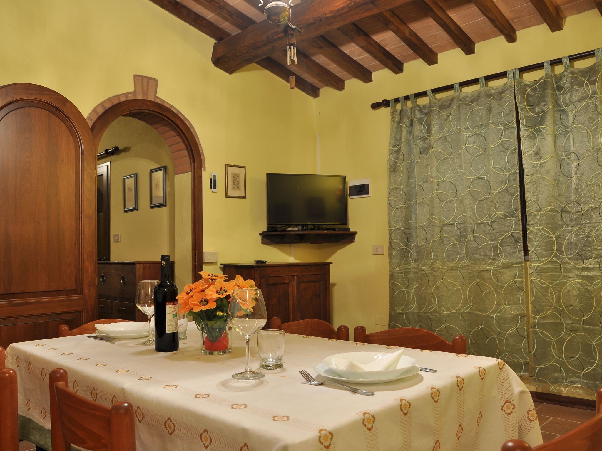 Pfirsichhaus mit Schwimmbad, Jacuzzi und privatem Garten-Drinnen