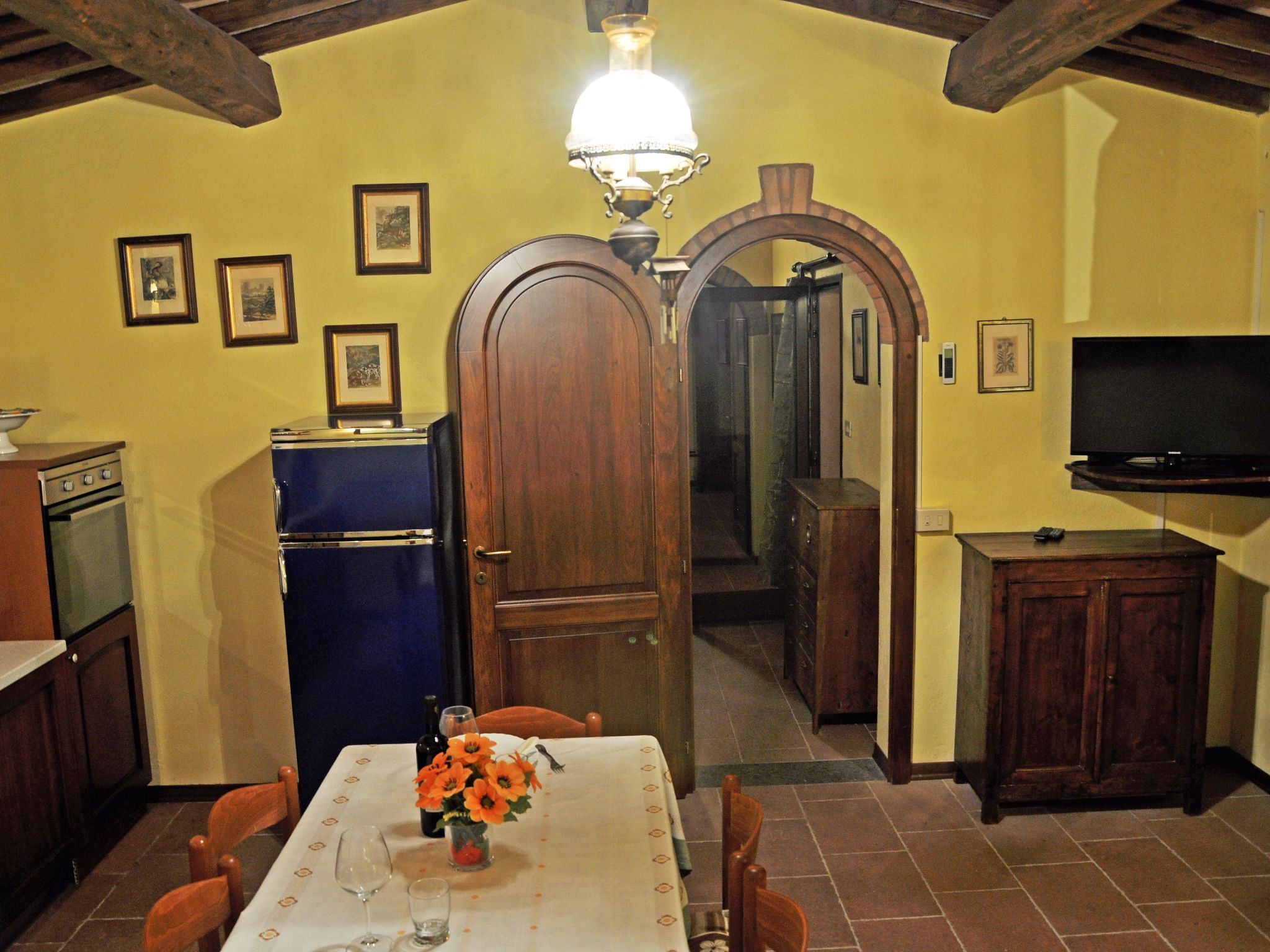 Pfirsichhaus mit Schwimmbad, Jacuzzi und privatem Garten-Drinnen