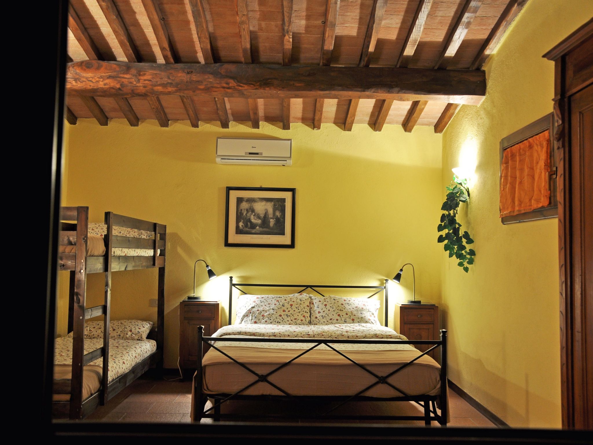 Pfirsichhaus mit Schwimmbad, Jacuzzi und privatem Garten-Drinnen