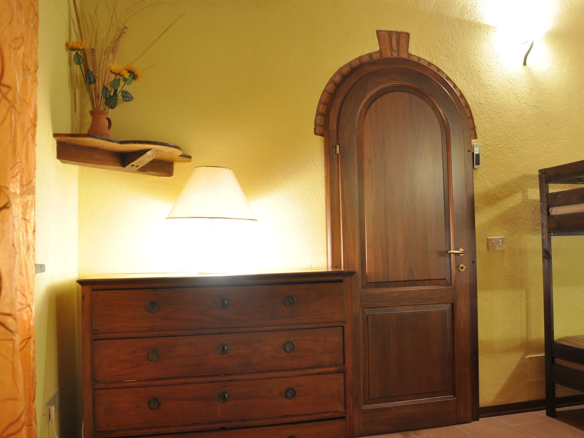 Pfirsichhaus mit Schwimmbad, Jacuzzi und privatem Garten-Drinnen