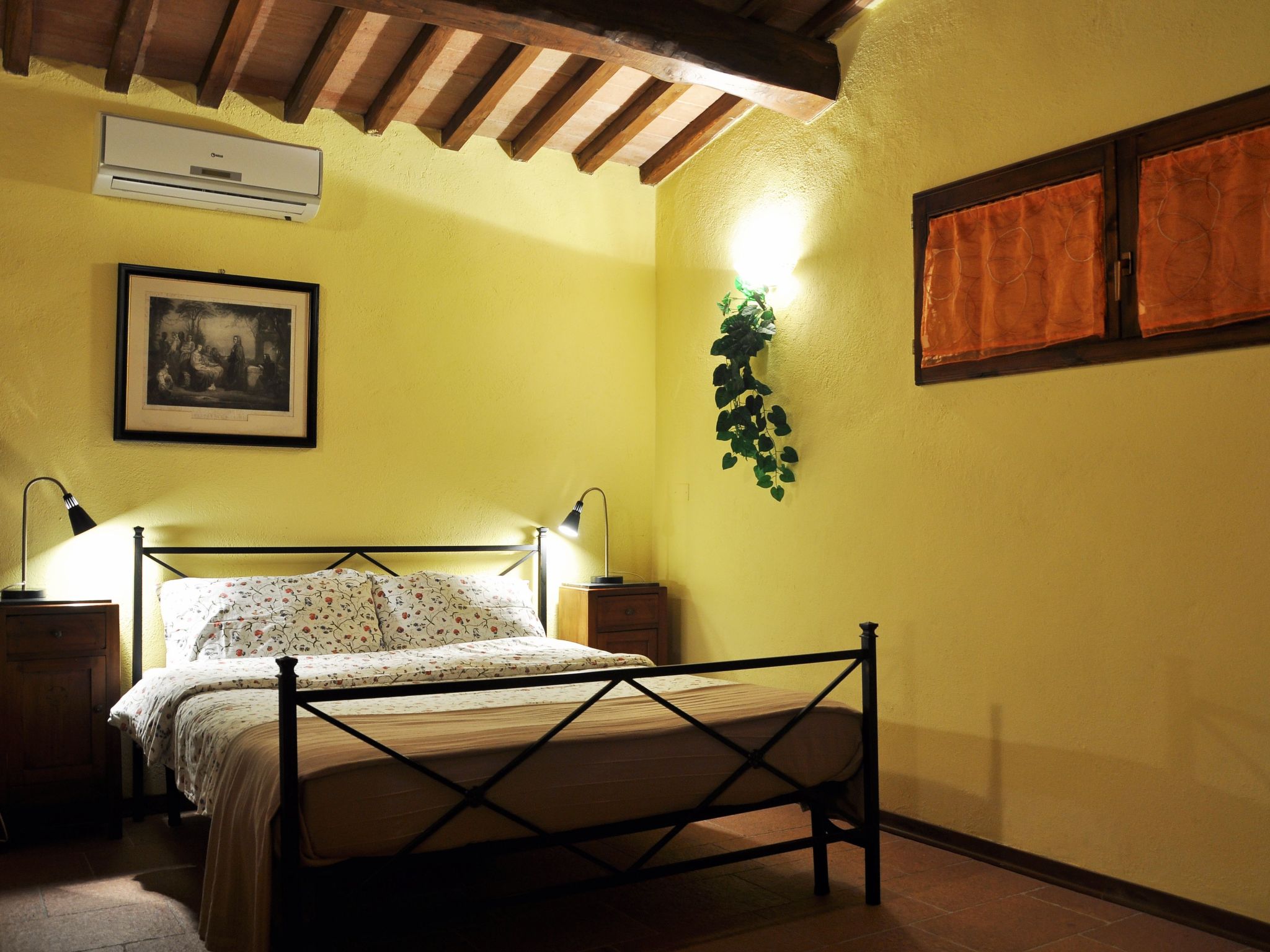 Pfirsichhaus mit Schwimmbad, Jacuzzi und privatem Garten-Drinnen