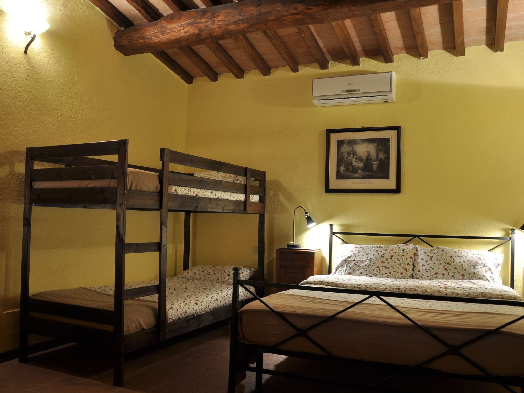 Pfirsichhaus mit Schwimmbad, Jacuzzi und privatem Garten-Drinnen