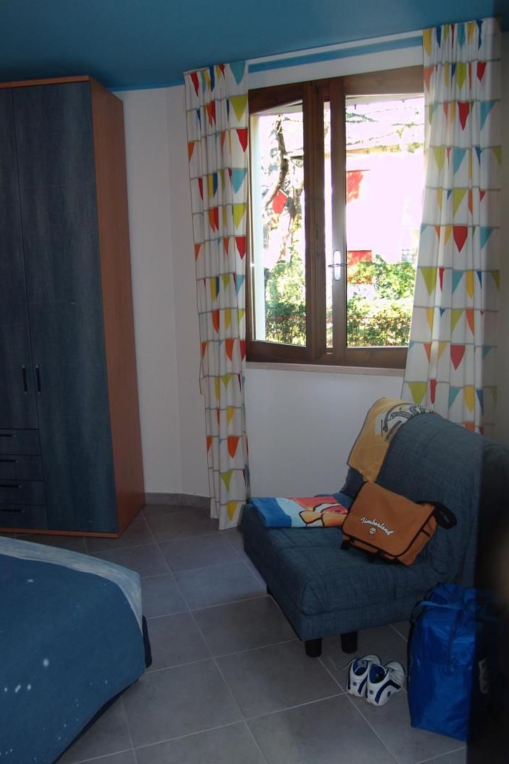 Blaue Wohnung mit Terrasse-Drinnen