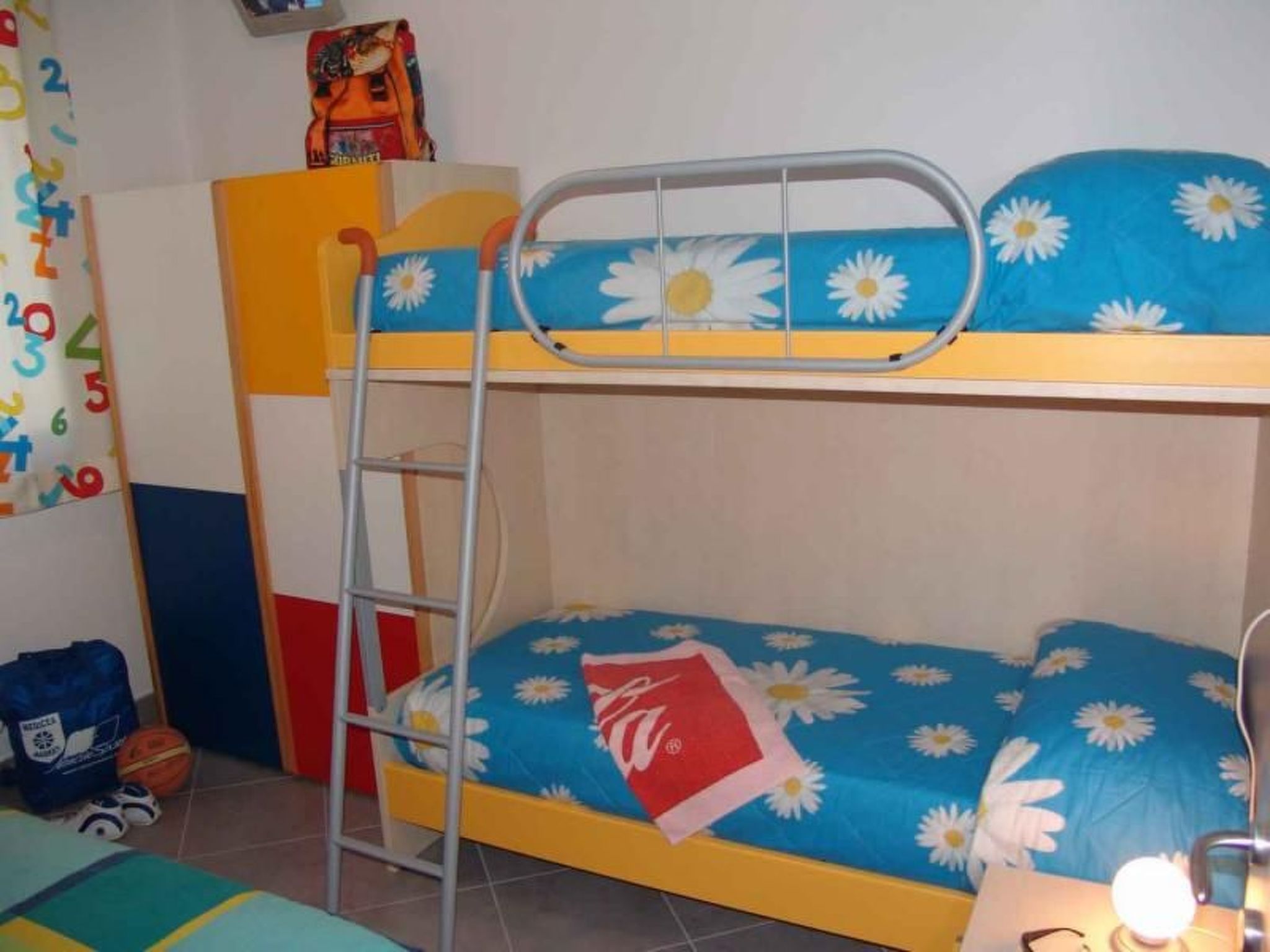 Blaue Wohnung mit Terrasse-Drinnen