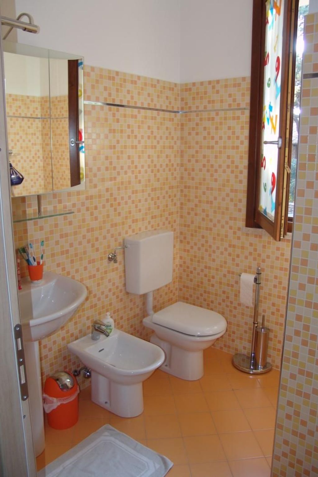 Blaue Wohnung mit Terrasse-Drinnen