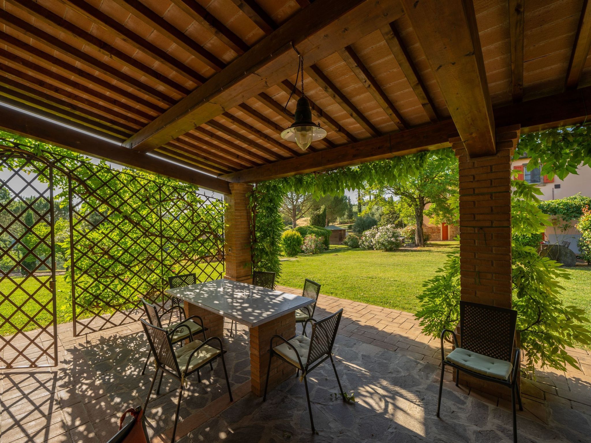 "Granatapfelkanal-Dehors