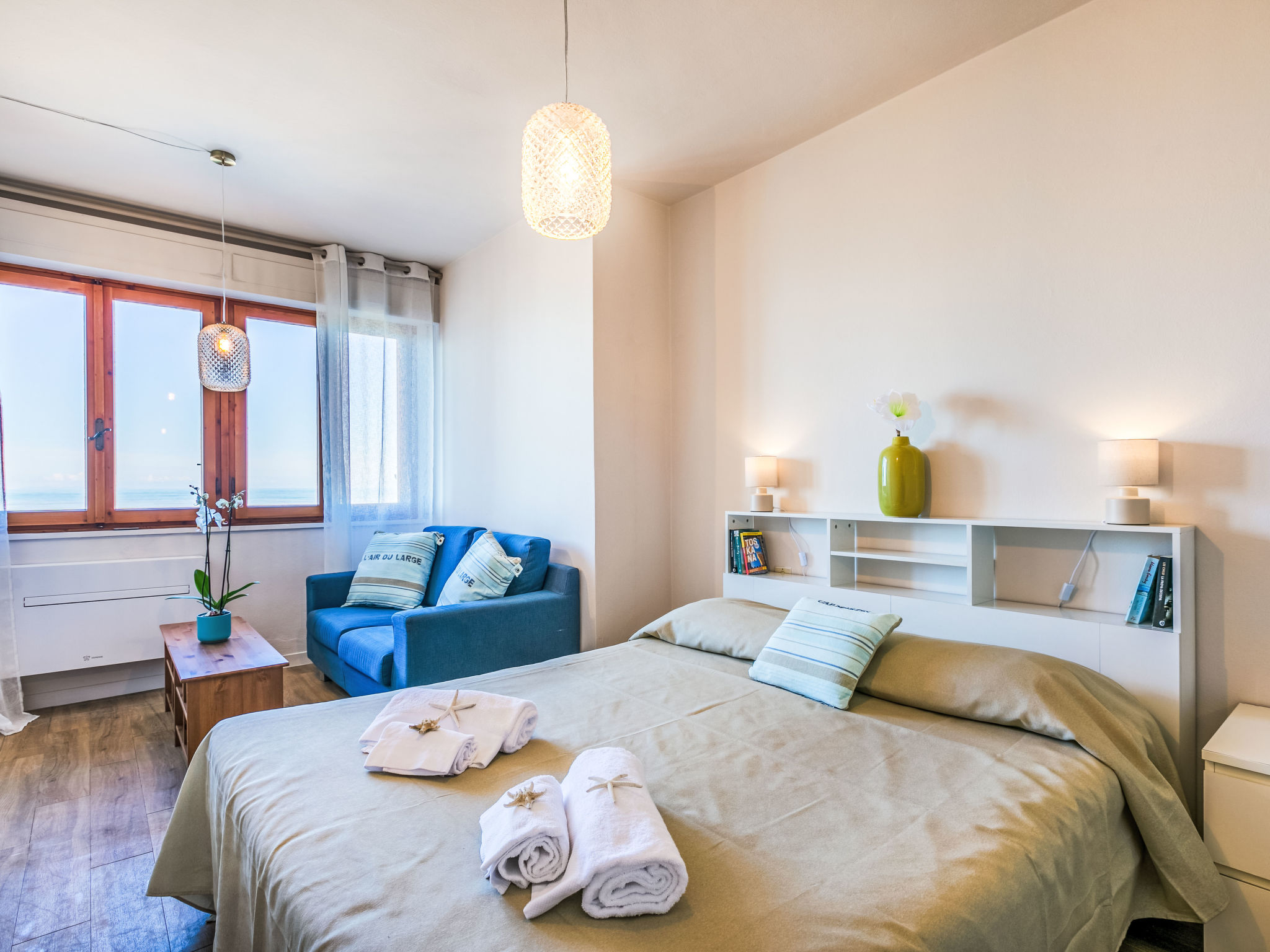 "Mediterraneo", appartement 2-kamers 40 m2, op verhoogde begane grond. Mooi en modern ingericht: woon-/slaapkamer met panoramavenster met 1 2-pers divanbed, eettafel, Digitale TV, Flatscreen TV en ven..