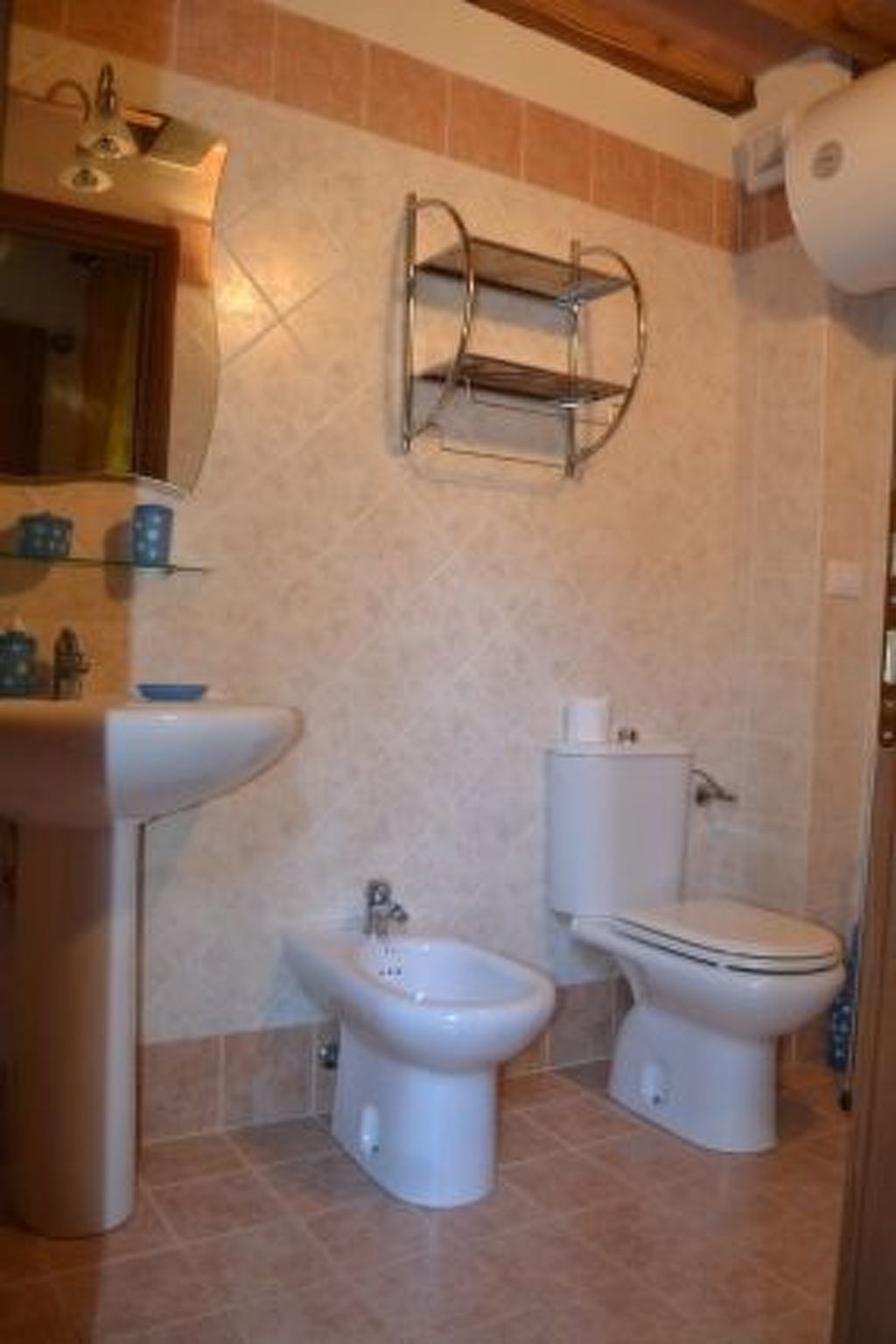 Luxus-Drei-Zimmer-Wohnung mit privatem Garten-Dedans