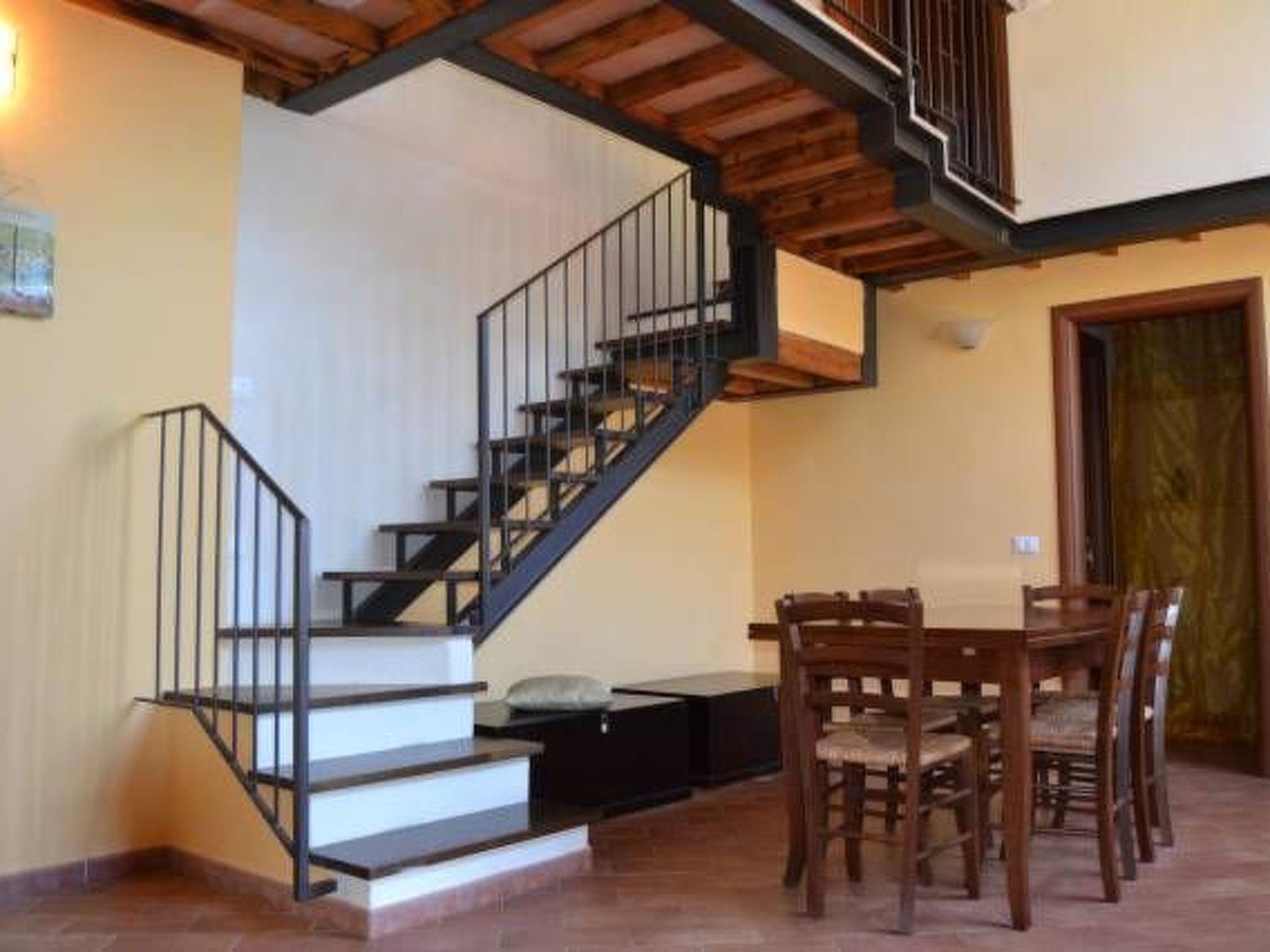 Luxus-Drei-Zimmer-Wohnung mit privatem Garten-Dedans