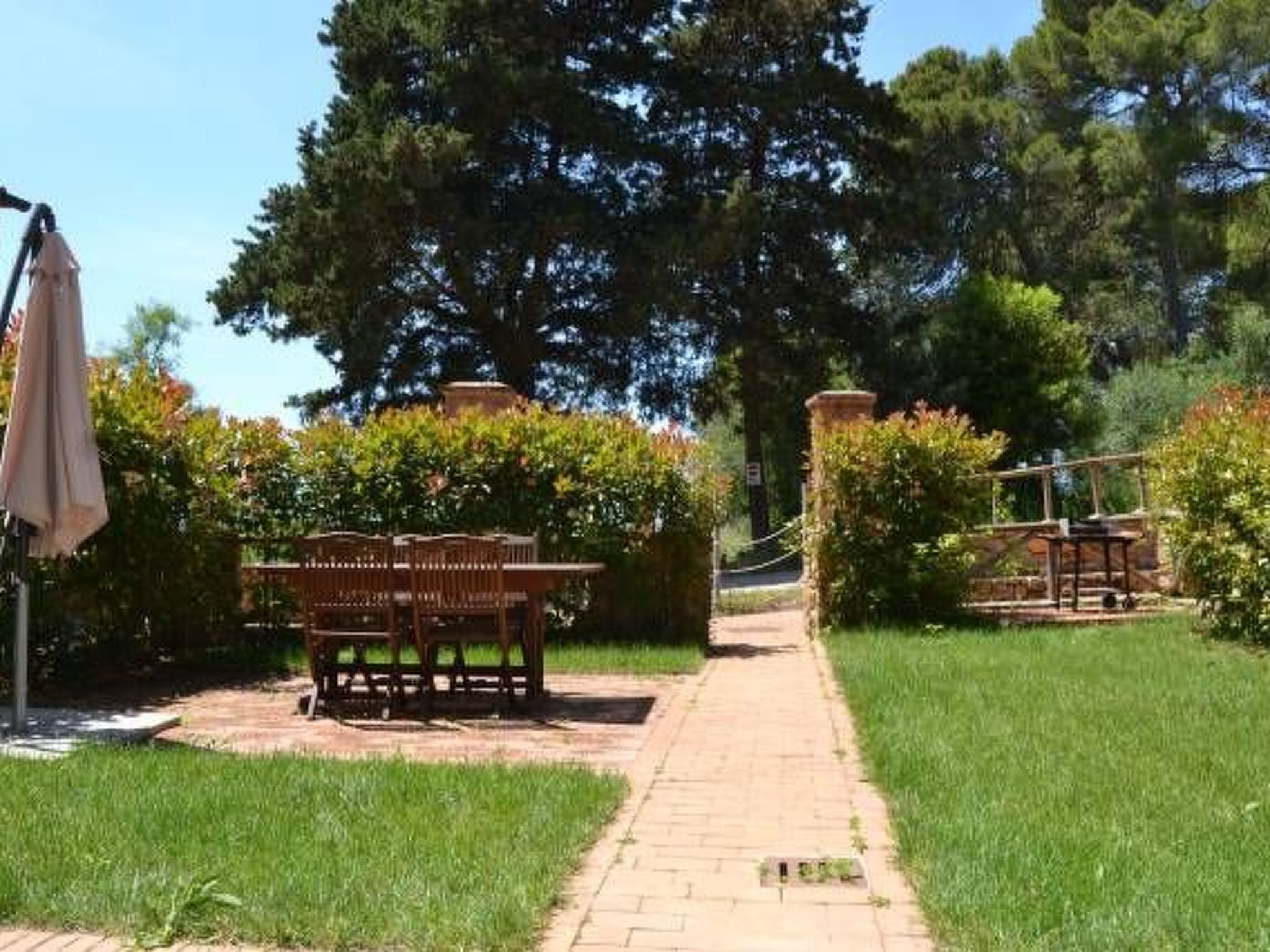 Luxus-Drei-Zimmer-Wohnung mit privatem Garten-Dedans