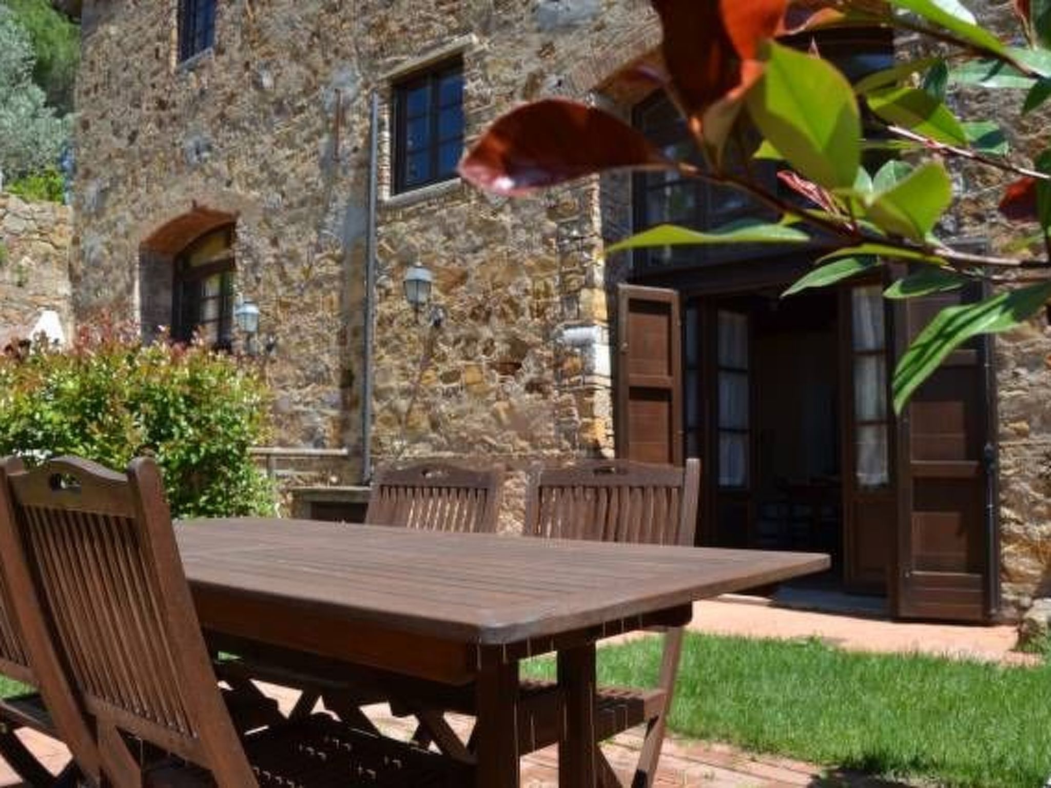 Luxus-Drei-Zimmer-Wohnung mit privatem Garten-Dedans