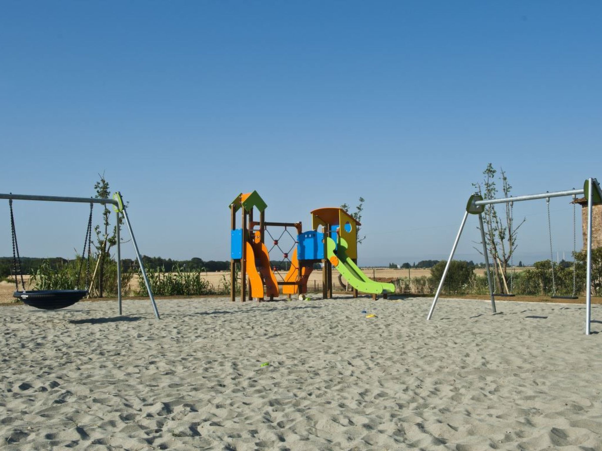 Luxus-Drei-Zimmer-Wohnung mit privatem Garten-Dedans