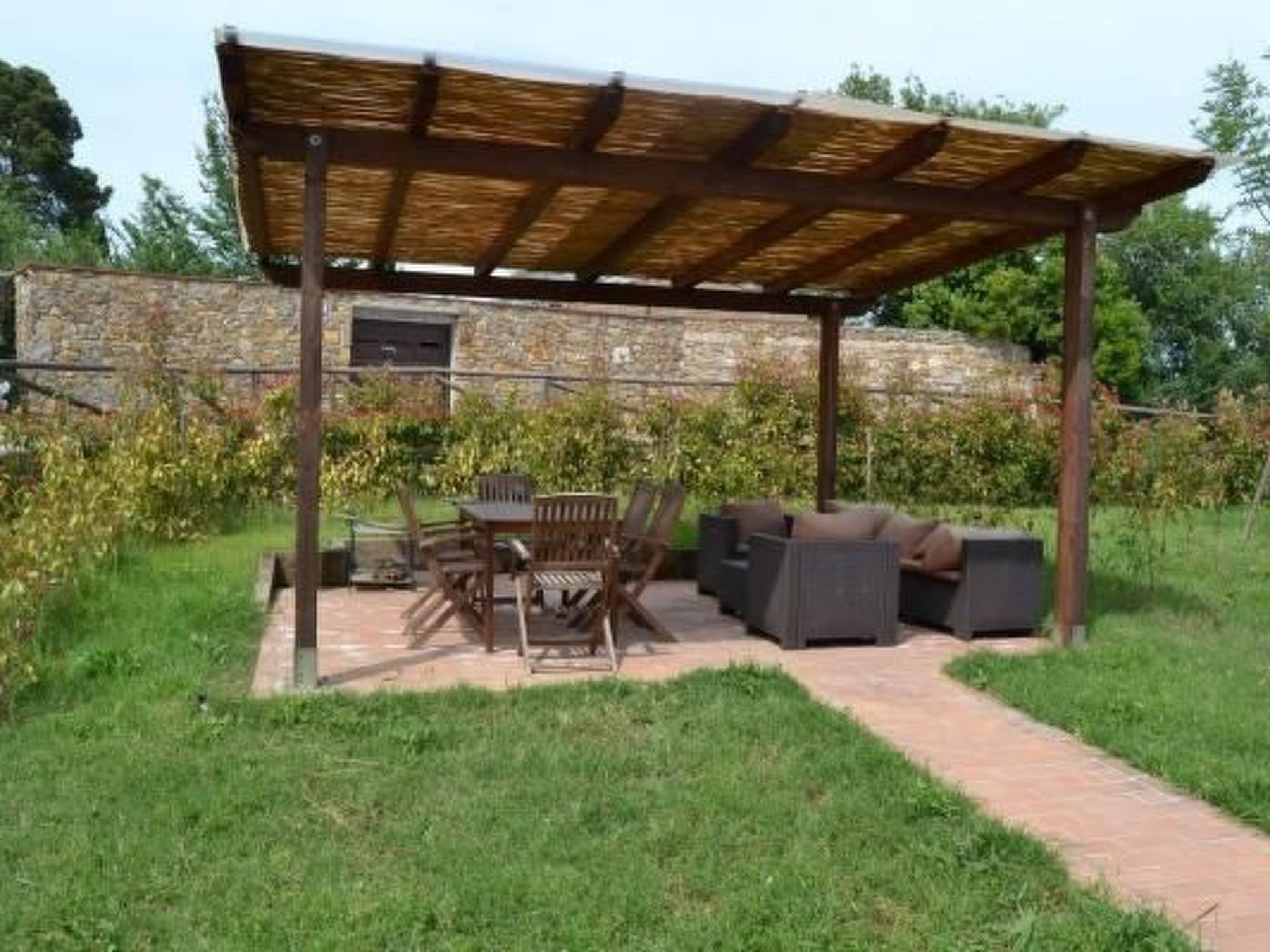 Luxus-Drei-Zimmer-Wohnung mit privatem Garten-Dedans