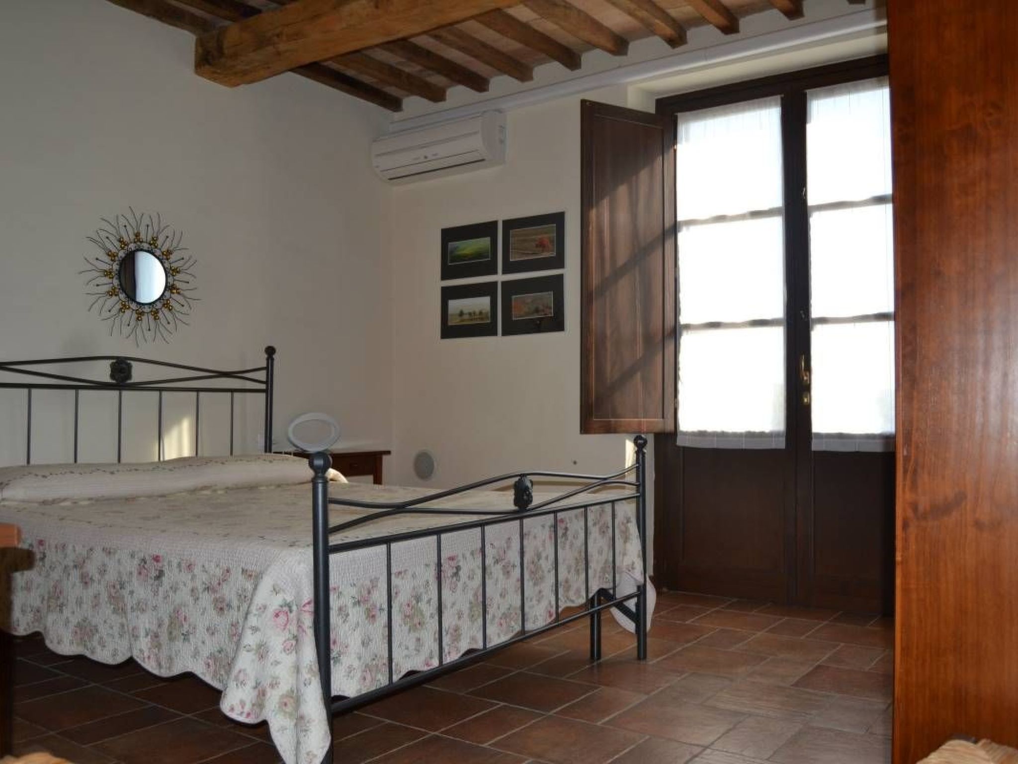 Zwei-Zimmer-Wohnung mit Garten-Dedans