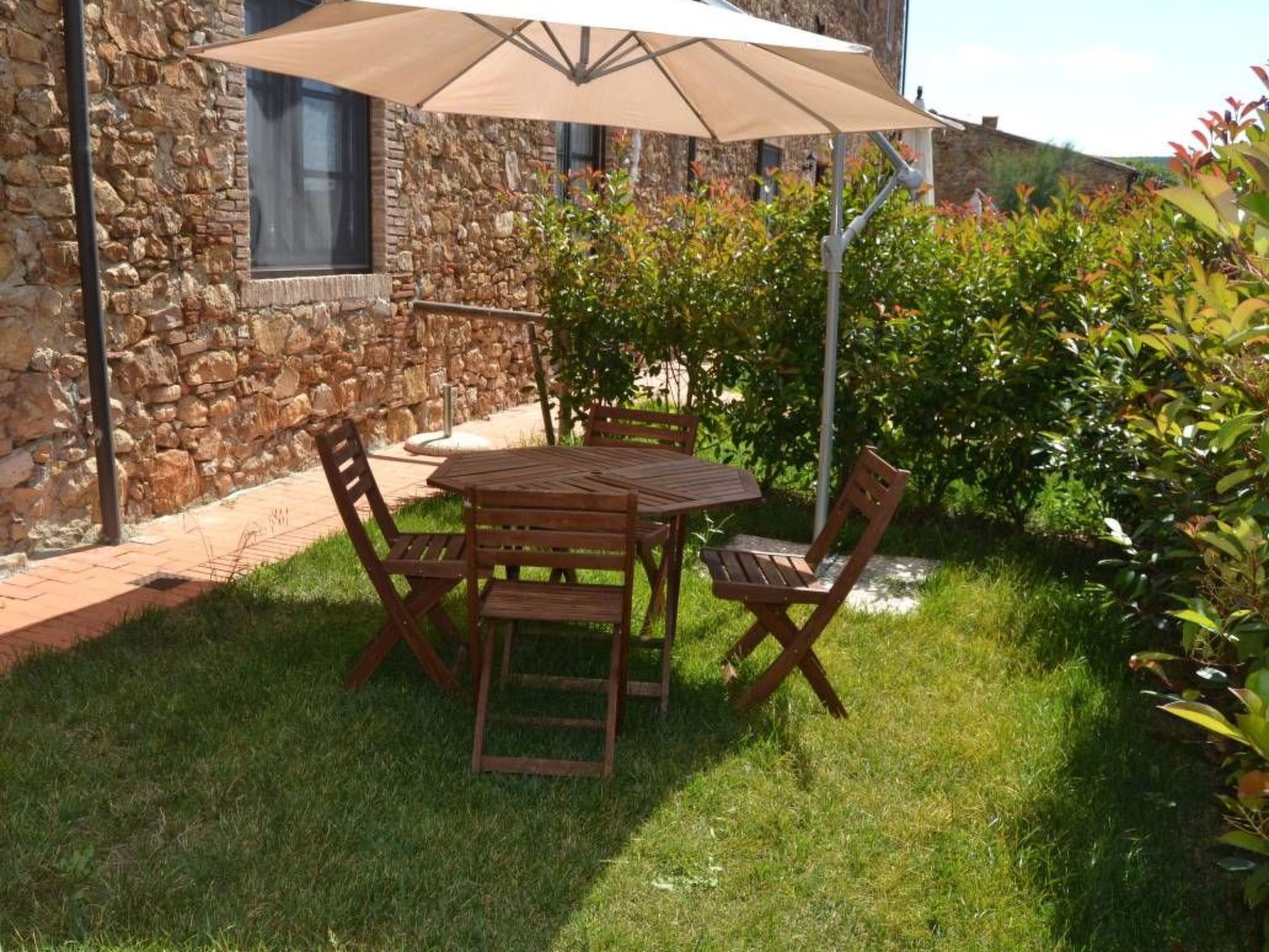 Zwei-Zimmer-Wohnung mit Garten-Dedans