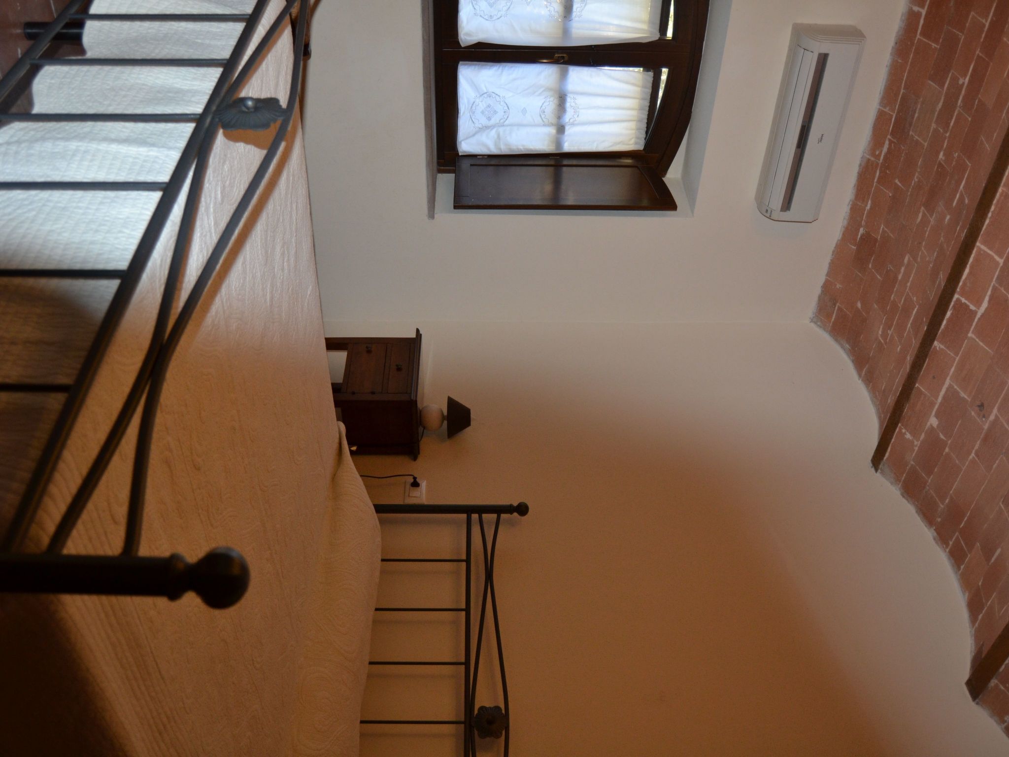 Zwei-Zimmer-Wohnung mit Garten-Dedans