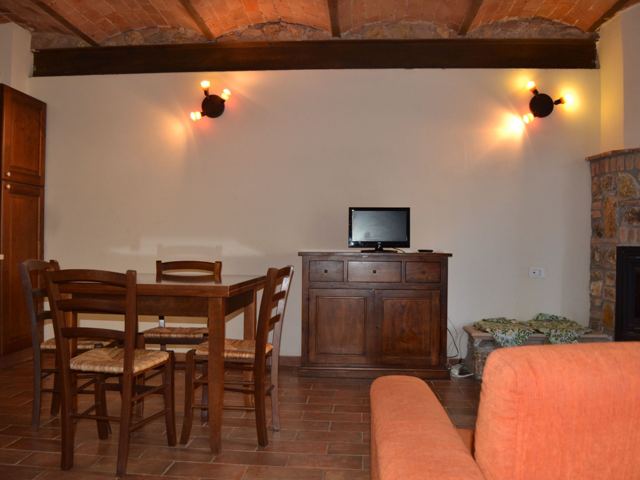 Zwei-Zimmer-Wohnung mit Garten-Dedans