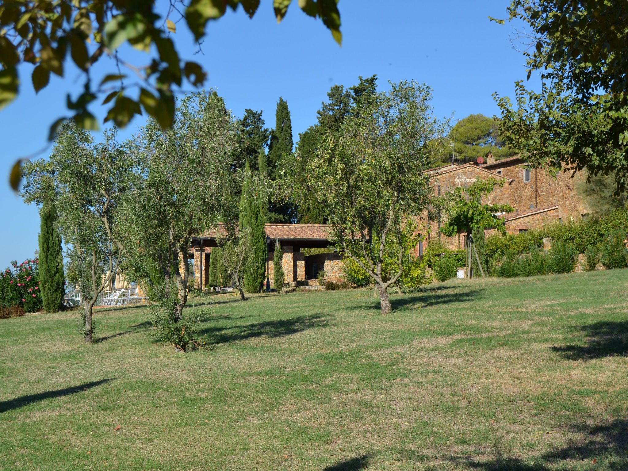 Zwei-Zimmer-Wohnung mit Garten-Dedans