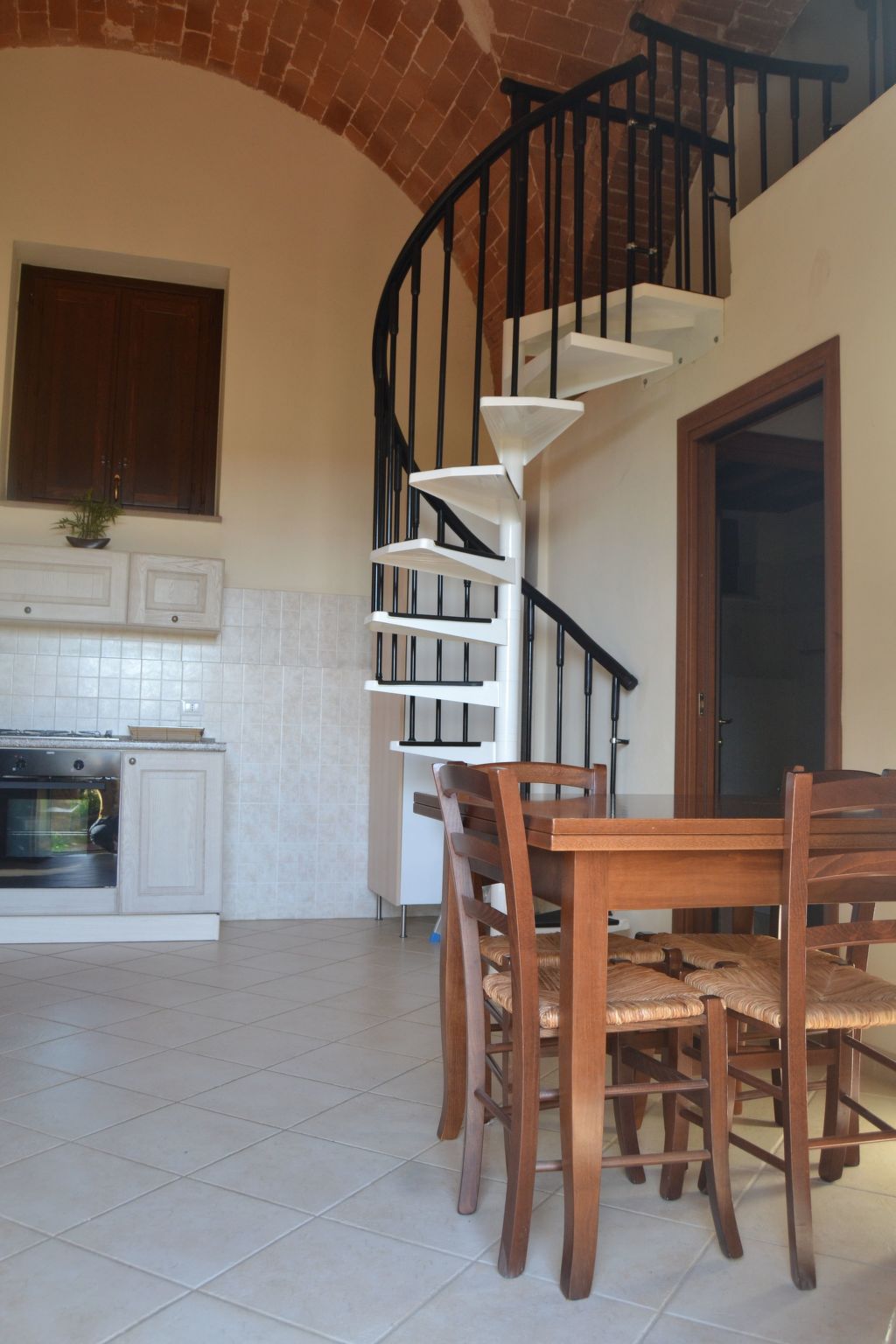 Zwei-Zimmer-Wohnung mit Garten-Dedans