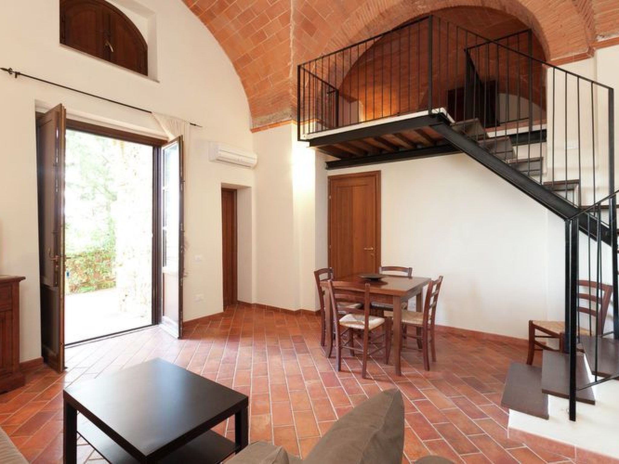 Apartment mit offenem Schlafboden und Garten-Dedans