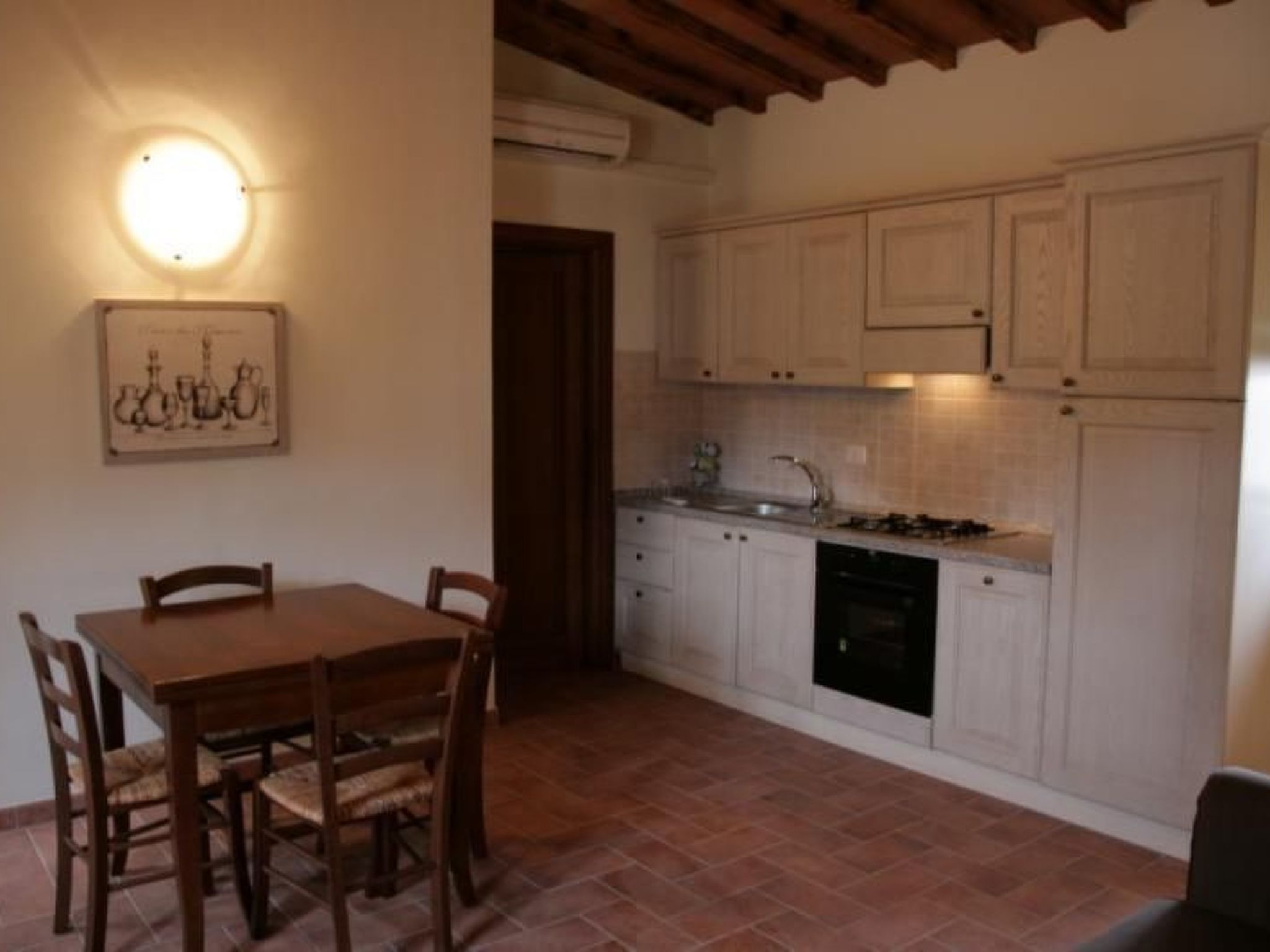 Mit Garten, Grill und Terrasse-Dedans