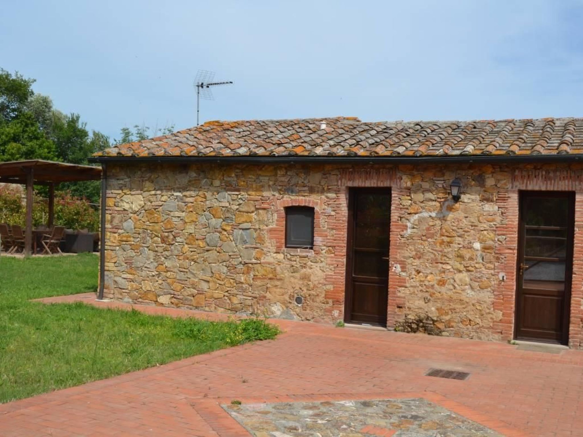 Mit Garten, Grill und Terrasse-Dedans