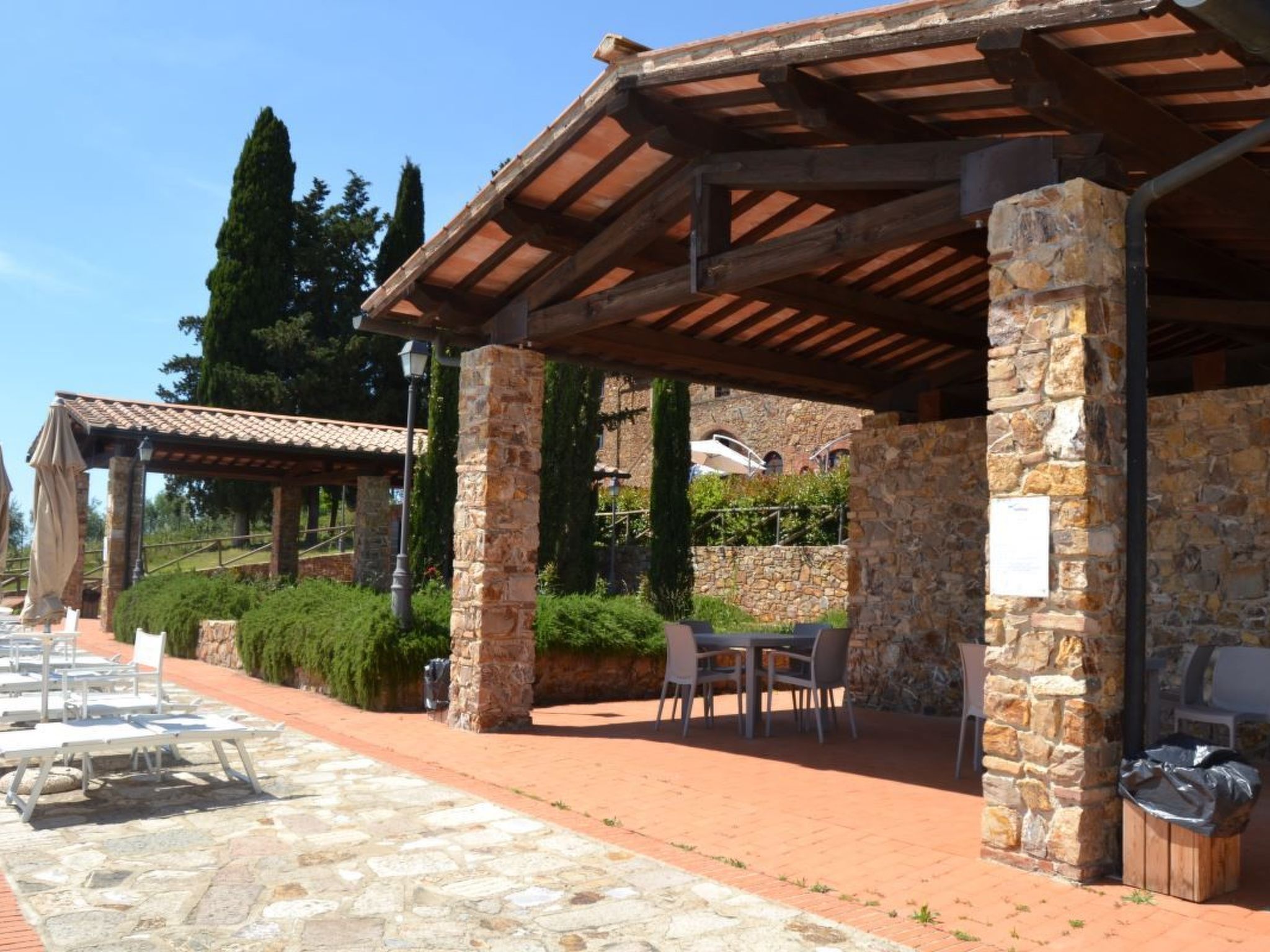 Mit Garten, Grill und Terrasse-Dedans