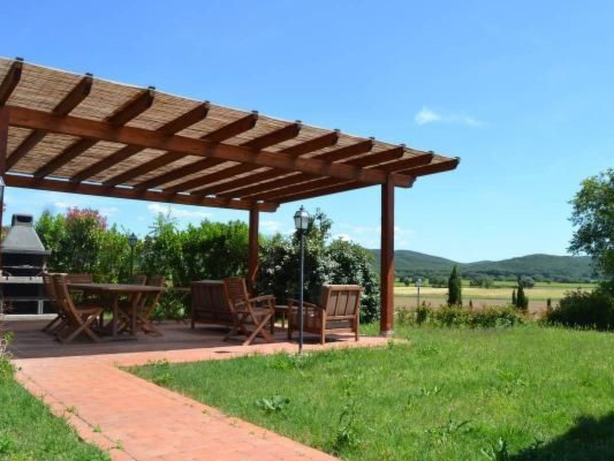 Mit Garten, Grill und Terrasse-Dedans