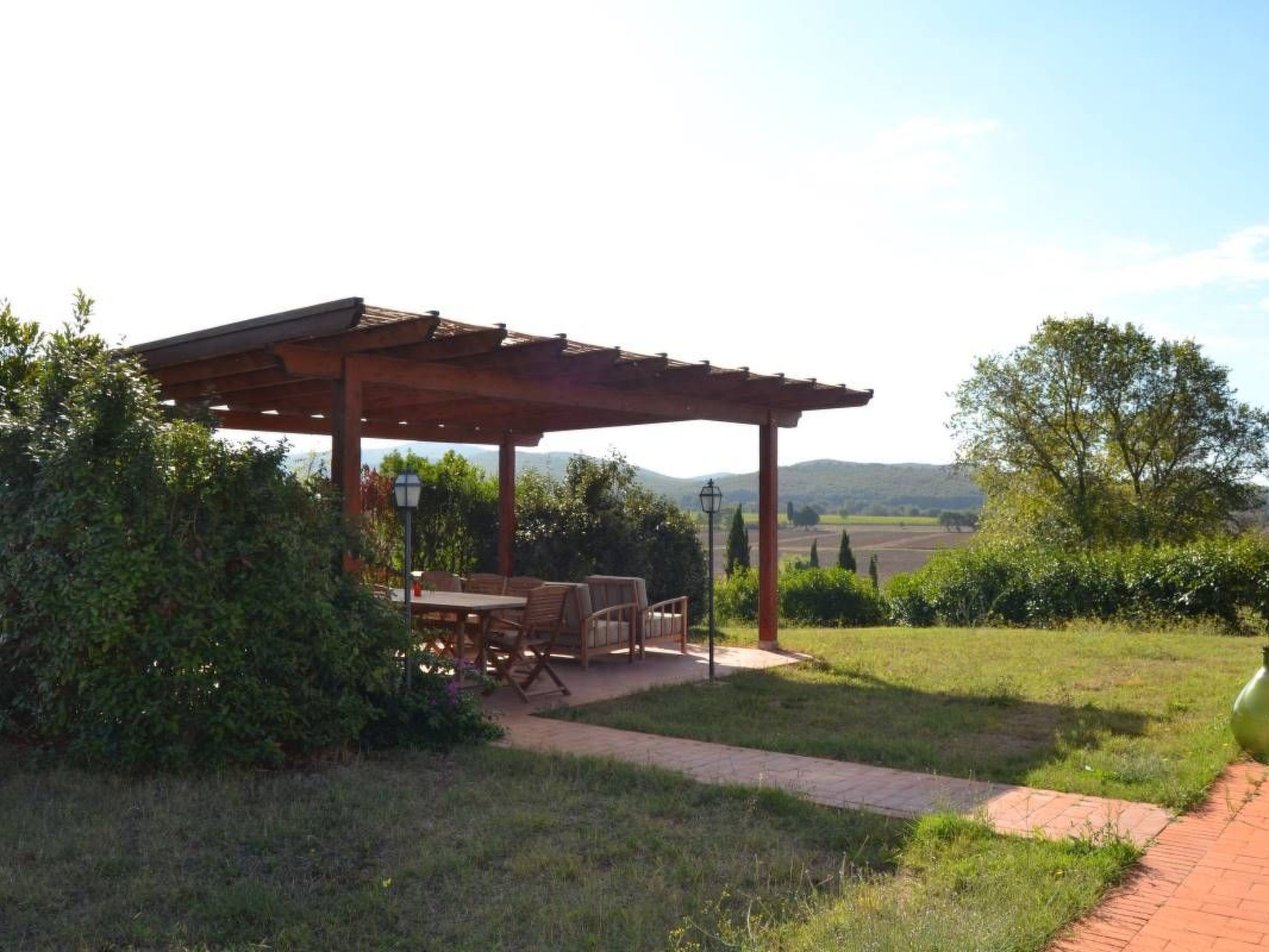 Superior Drei-Zimmer-Wohnung mit Garten und Pavillon-Drinnen