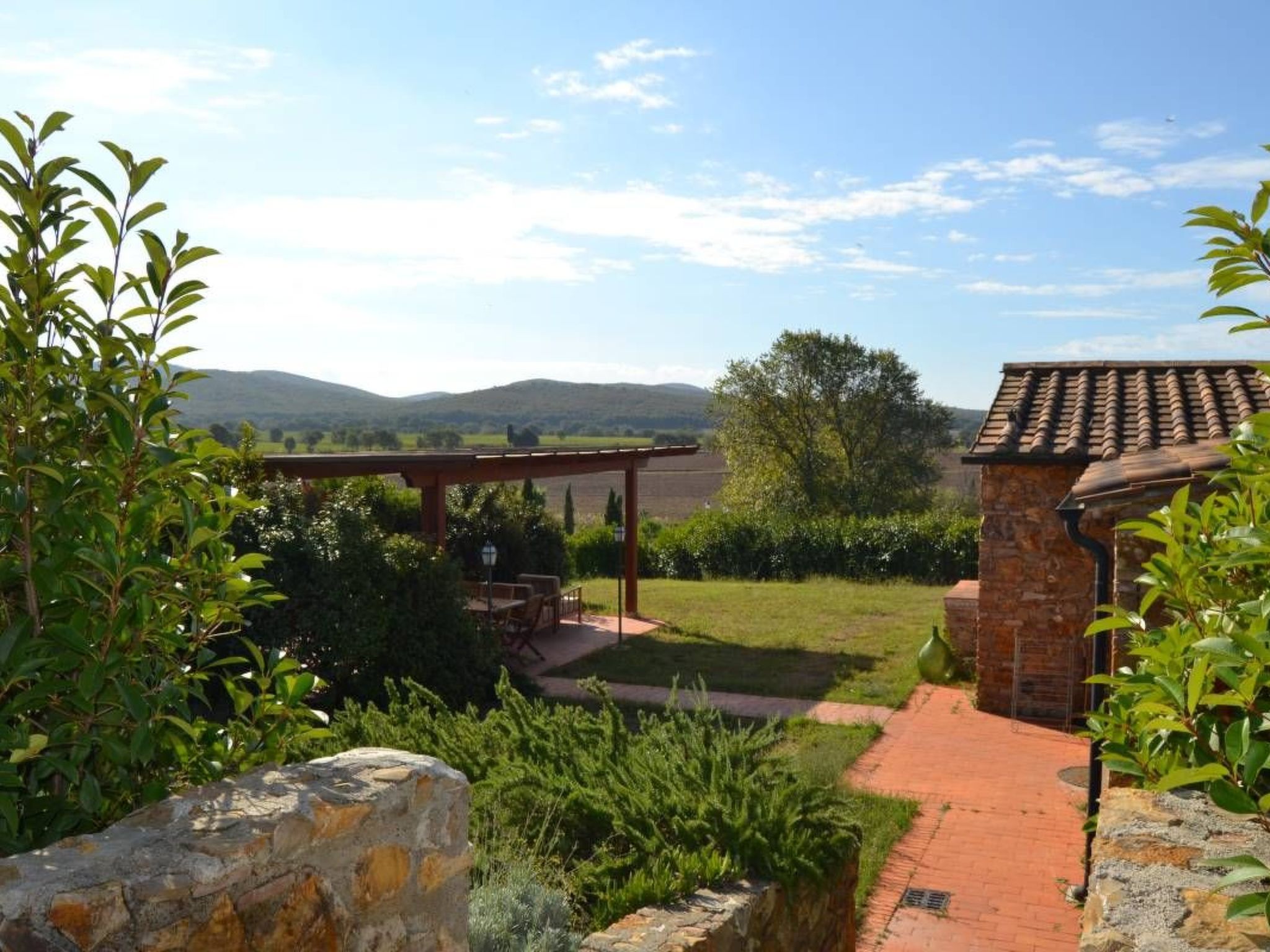 Superior Drei-Zimmer-Wohnung mit Garten und Pavillon-Drinnen