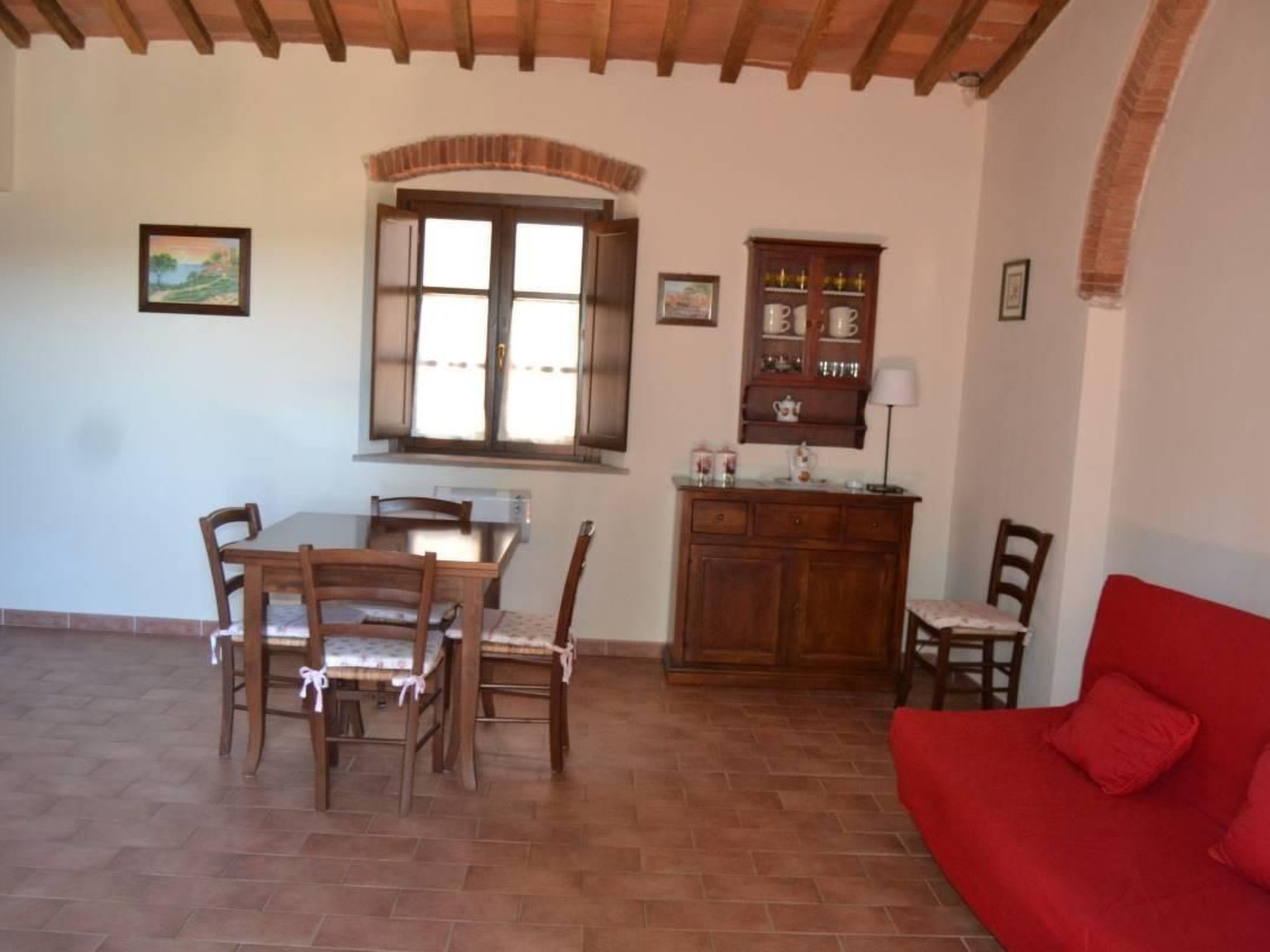 Zwei-Zimmer-Wohnungen im ersten Stock mit kleinem Außenbalkon-Dedans