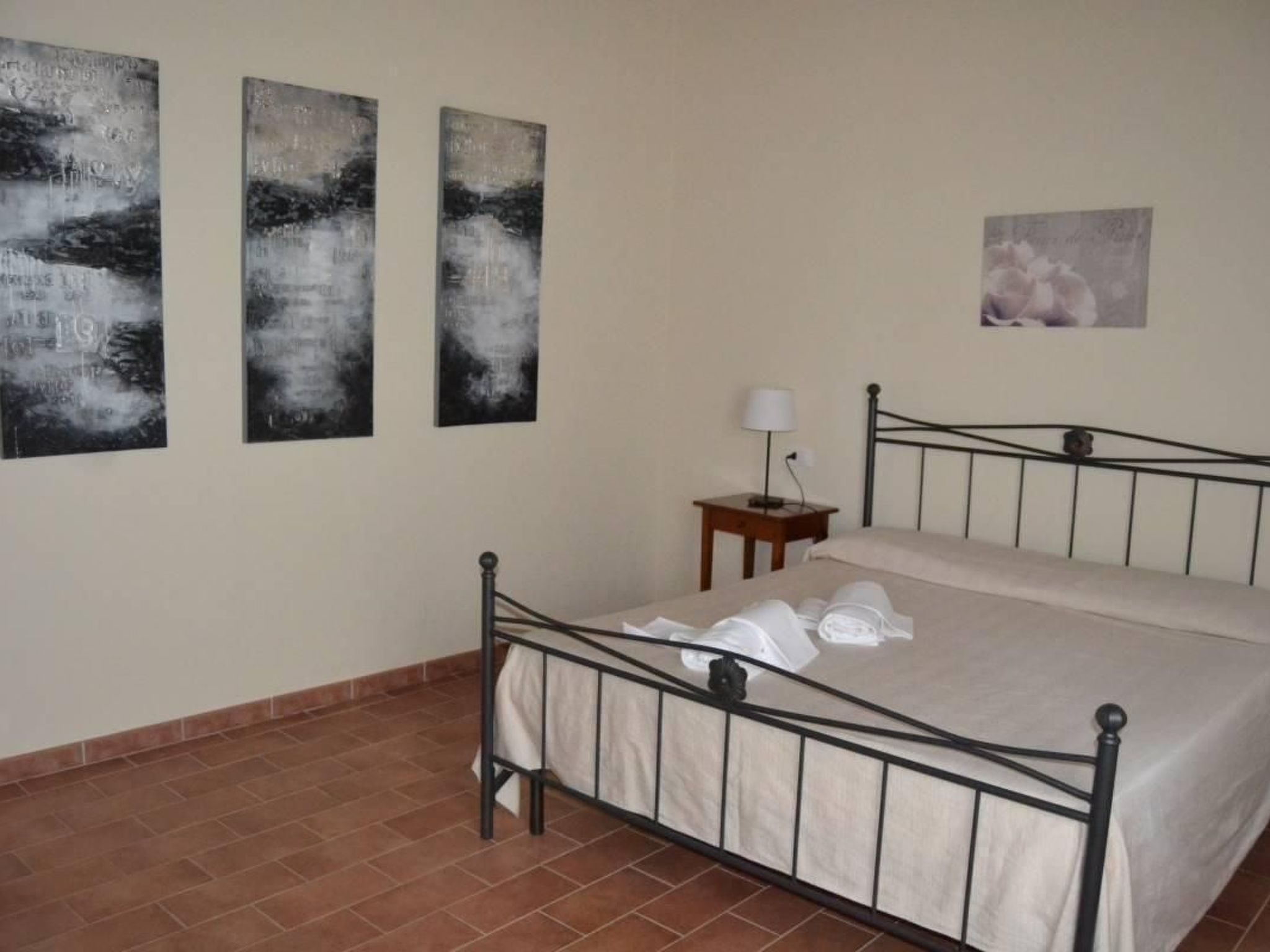 Zwei-Zimmer-Wohnungen im ersten Stock mit kleinem Außenbalkon-Dedans