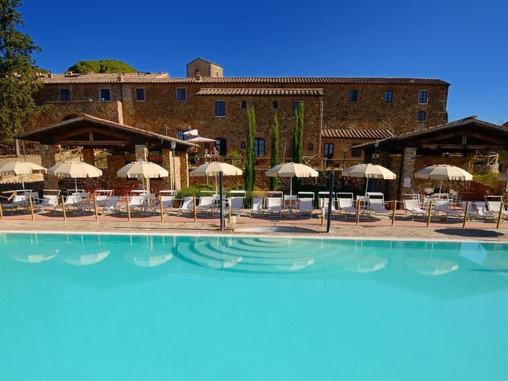 Zwei-Zimmer-Wohnungen im ersten Stock mit kleinem Außenbalkon-Dedans