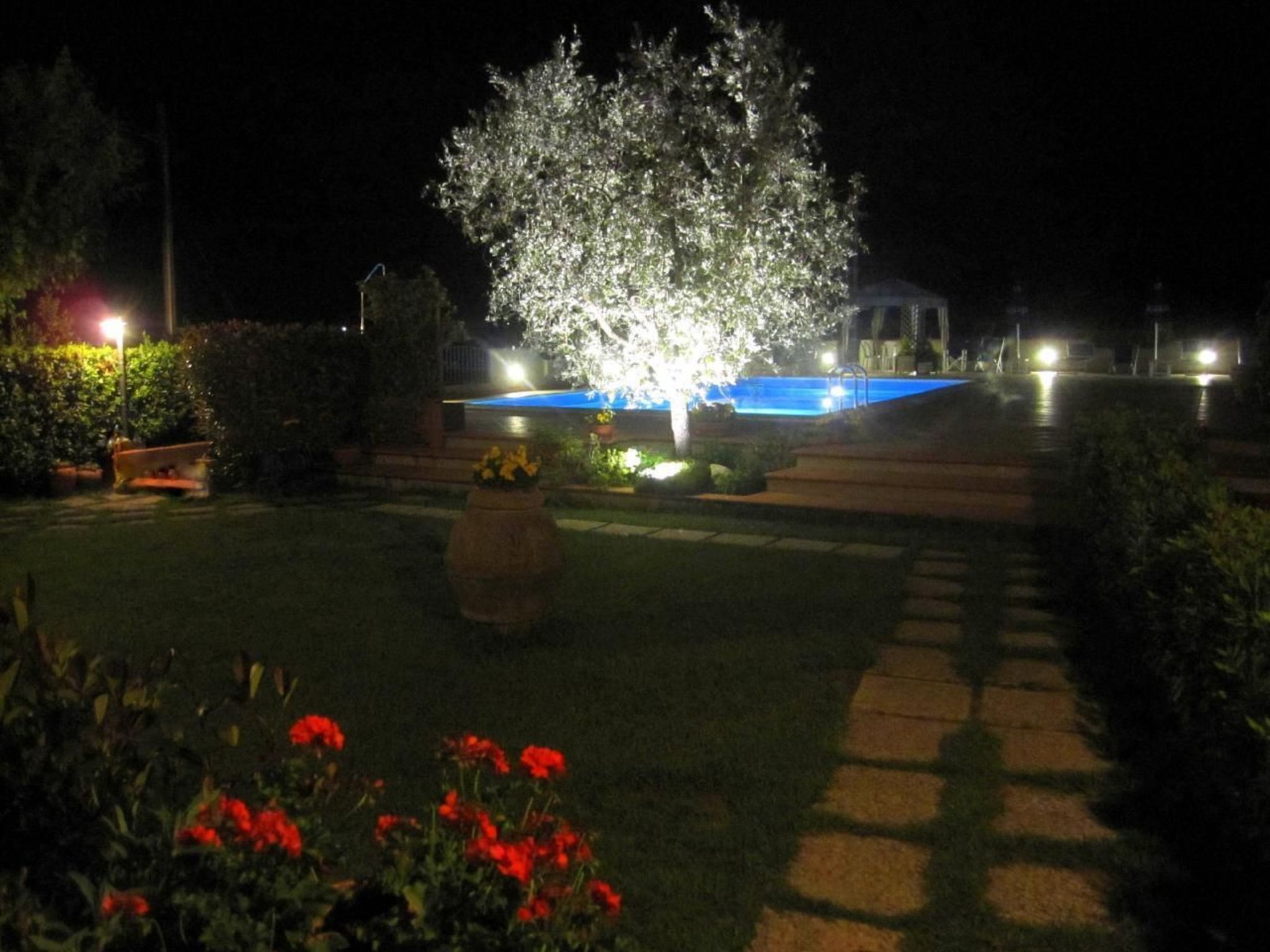 Meisterhaussiedlung mit Schwimmbad-Binnen