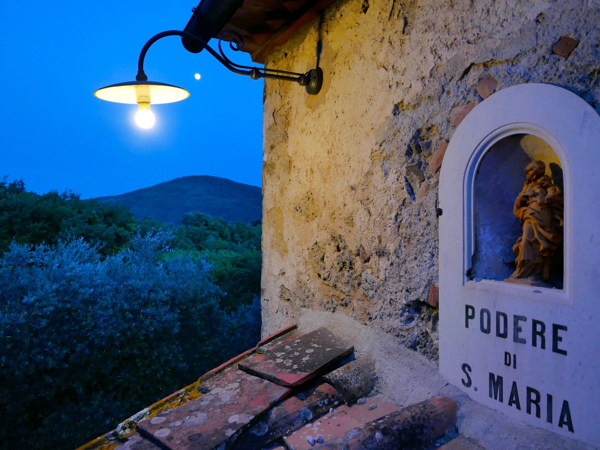 Charmantes Ferienhaus in Ciciano mit Grill, Garten und gemeinsamem Pool und Pan