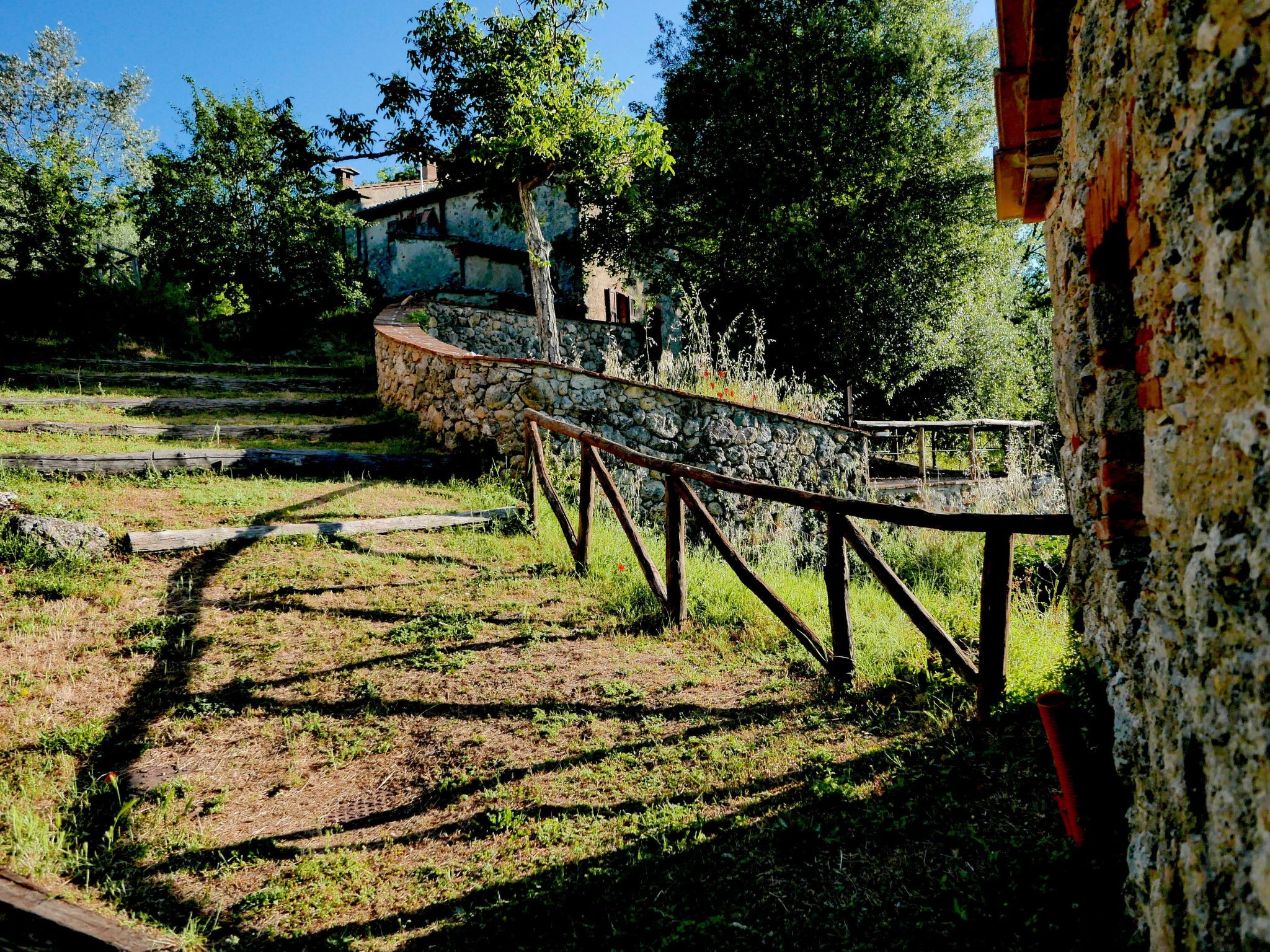 Charmantes Ferienhaus in Ciciano mit Grill, Garten und gemeinsamem Pool und Pan-Image-tags.info