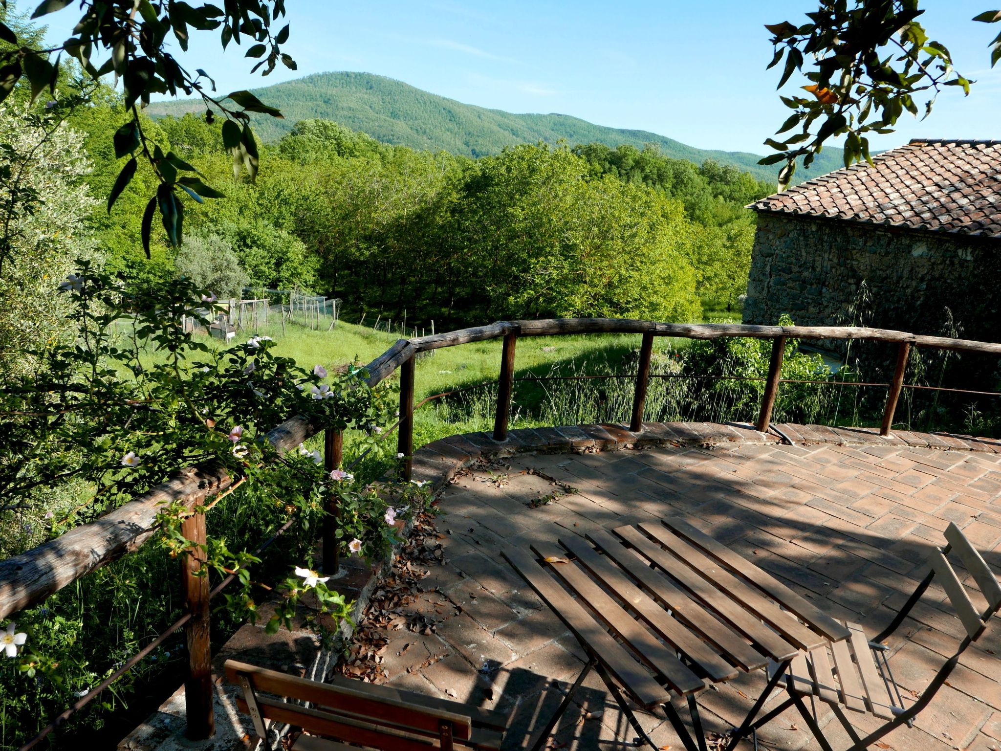 Charmantes Ferienhaus in Ciciano mit Grill, Garten und gemeinsamem Pool und Pan-Image-tags.info