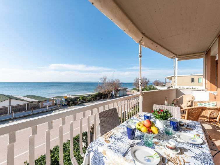 Zeezicht en direct aan zee: appartement in Follonica in Follonica