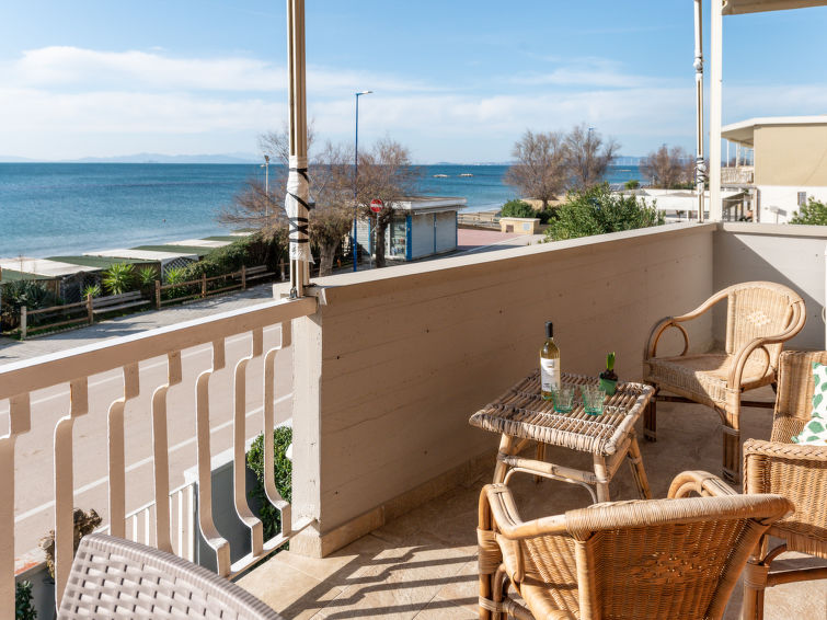 Search and Stay destination Follonica, Toscana - Italy from AU$ 331. La casa sul mare