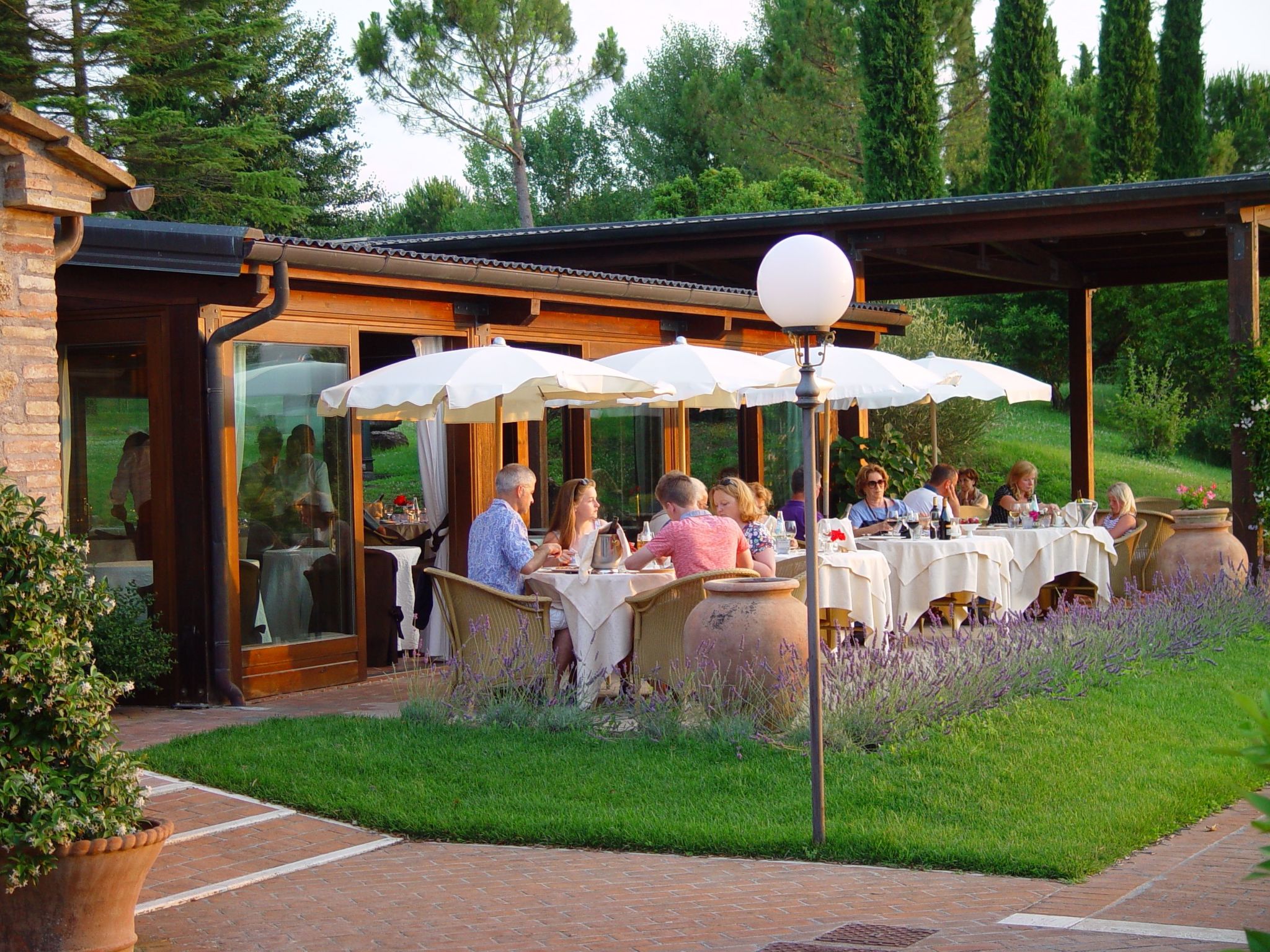 Wohnung in Sarteano mit Privatparkplatz-Draußen