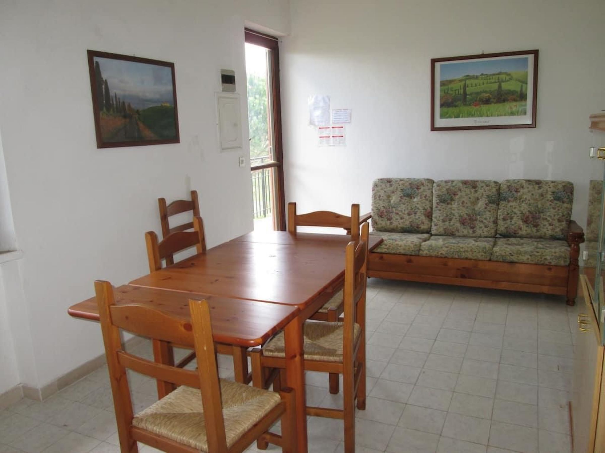Bauernhaus am Meer für 6 Personen — Living Room (4 of 8)