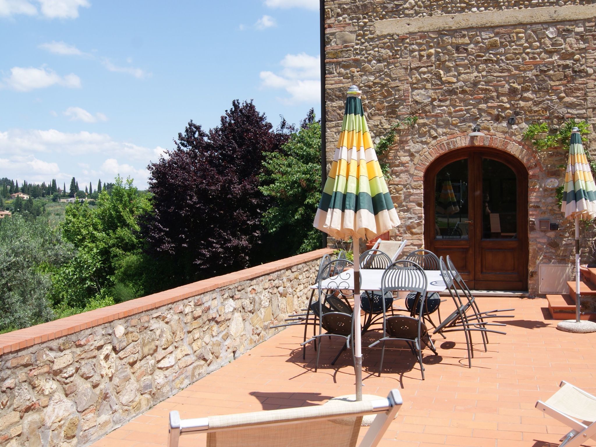 Wohnung mit Privatparkplatz und schöner Aussicht-Image-tags.info