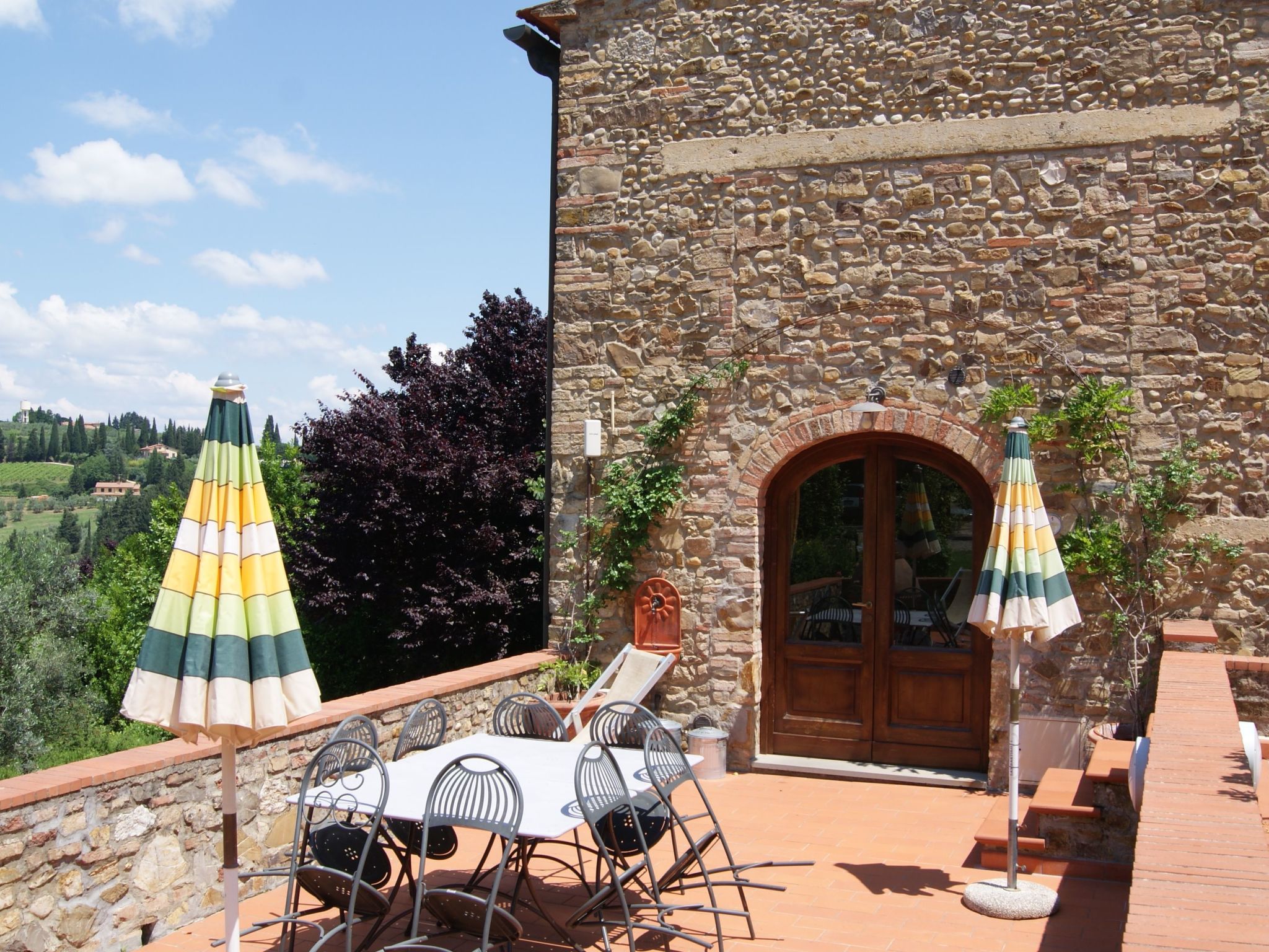 Wohnung mit Privatparkplatz und schöner Aussicht-Image-tags.info