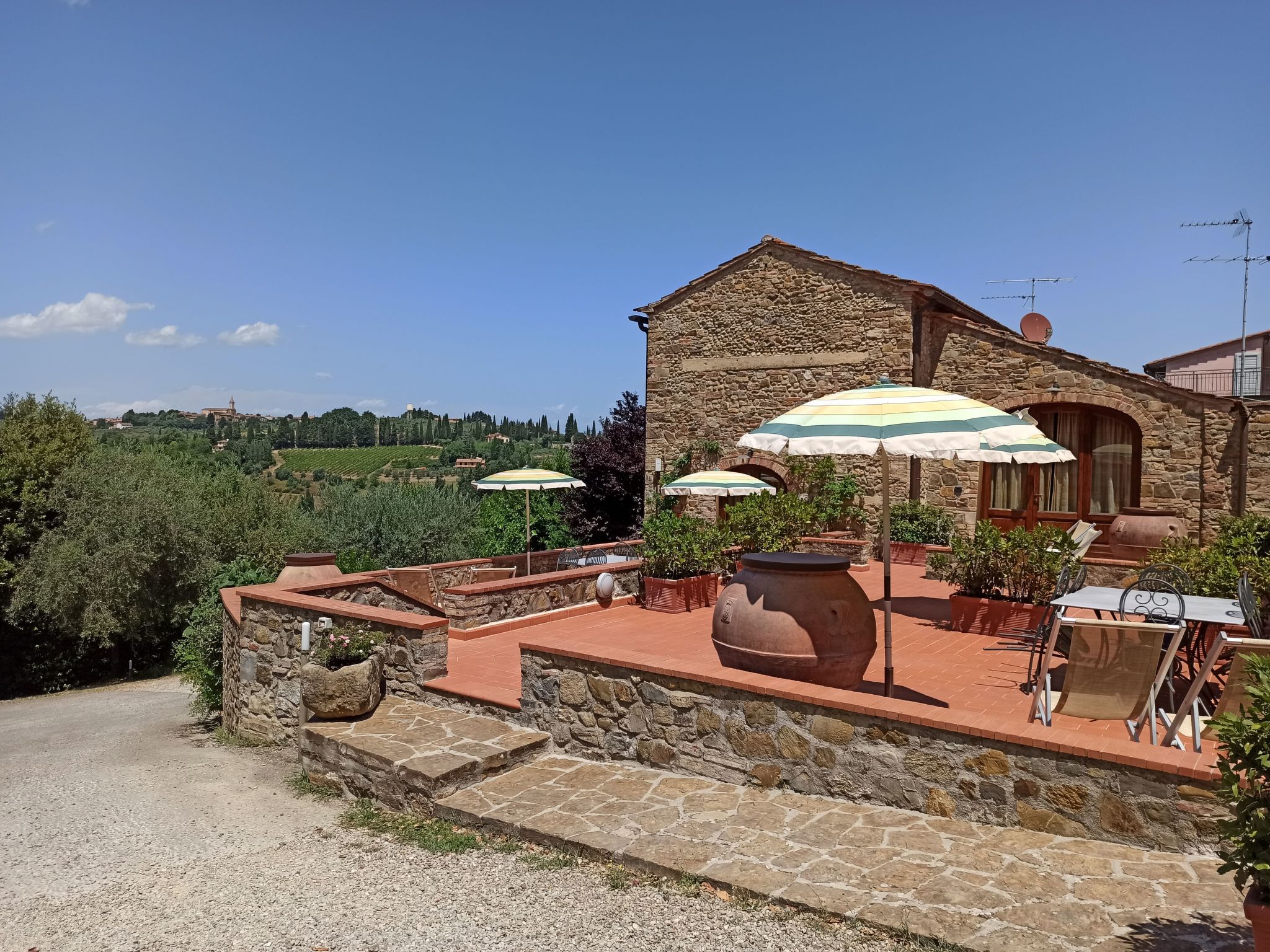 Wohnung mit Privatparkplatz und schöner Aussicht-Image-tags.info